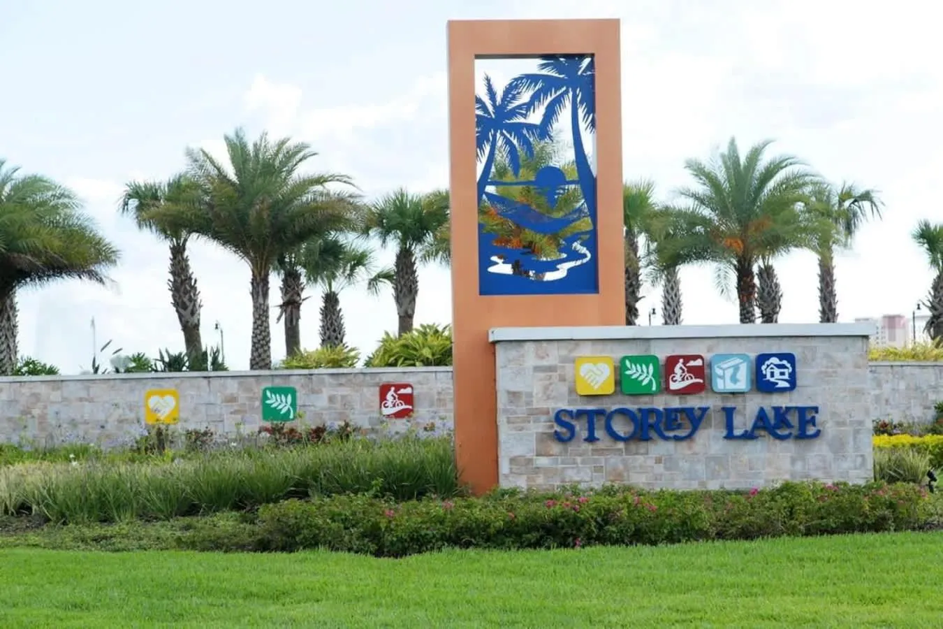 Four Bedrooms with Screen PoolStoreyLake 4910