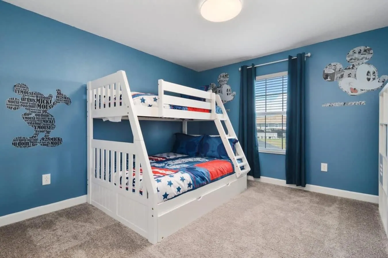 Bed in Four Bedrooms with Screen PoolStoreyLake 4910