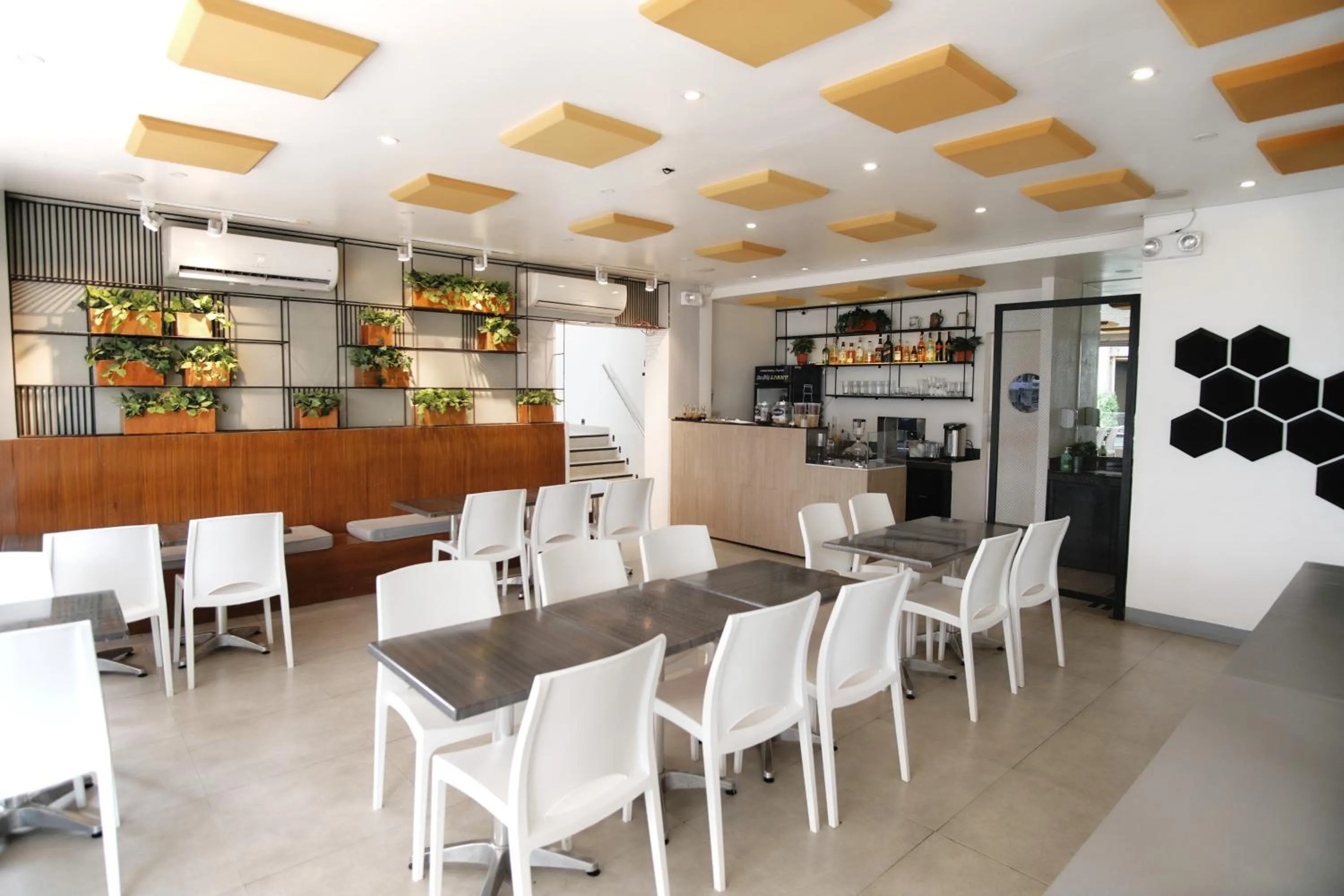 Restaurant/places to eat in Casa Veles Hotel