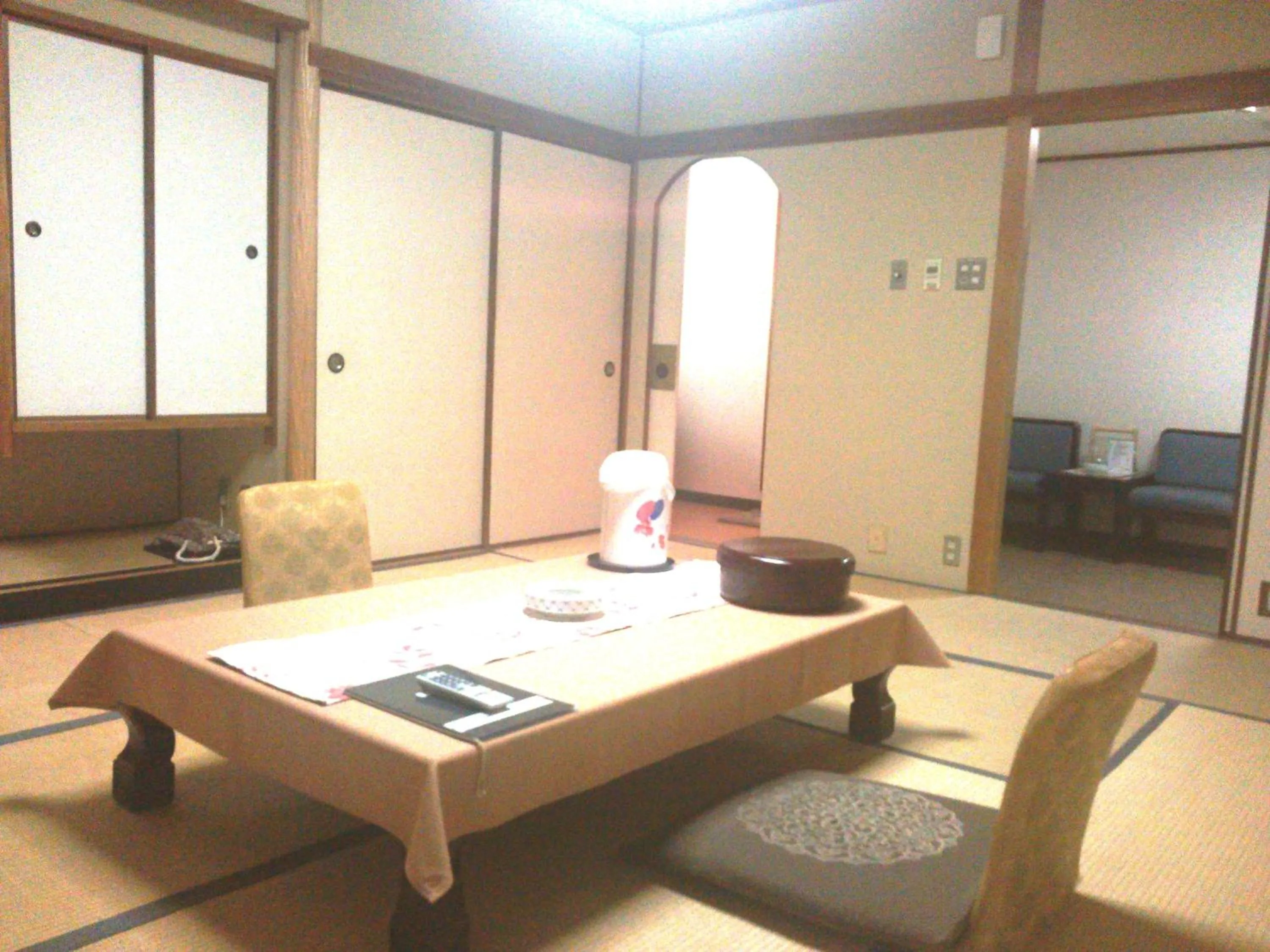 Photo of the whole room in Nissho Besso