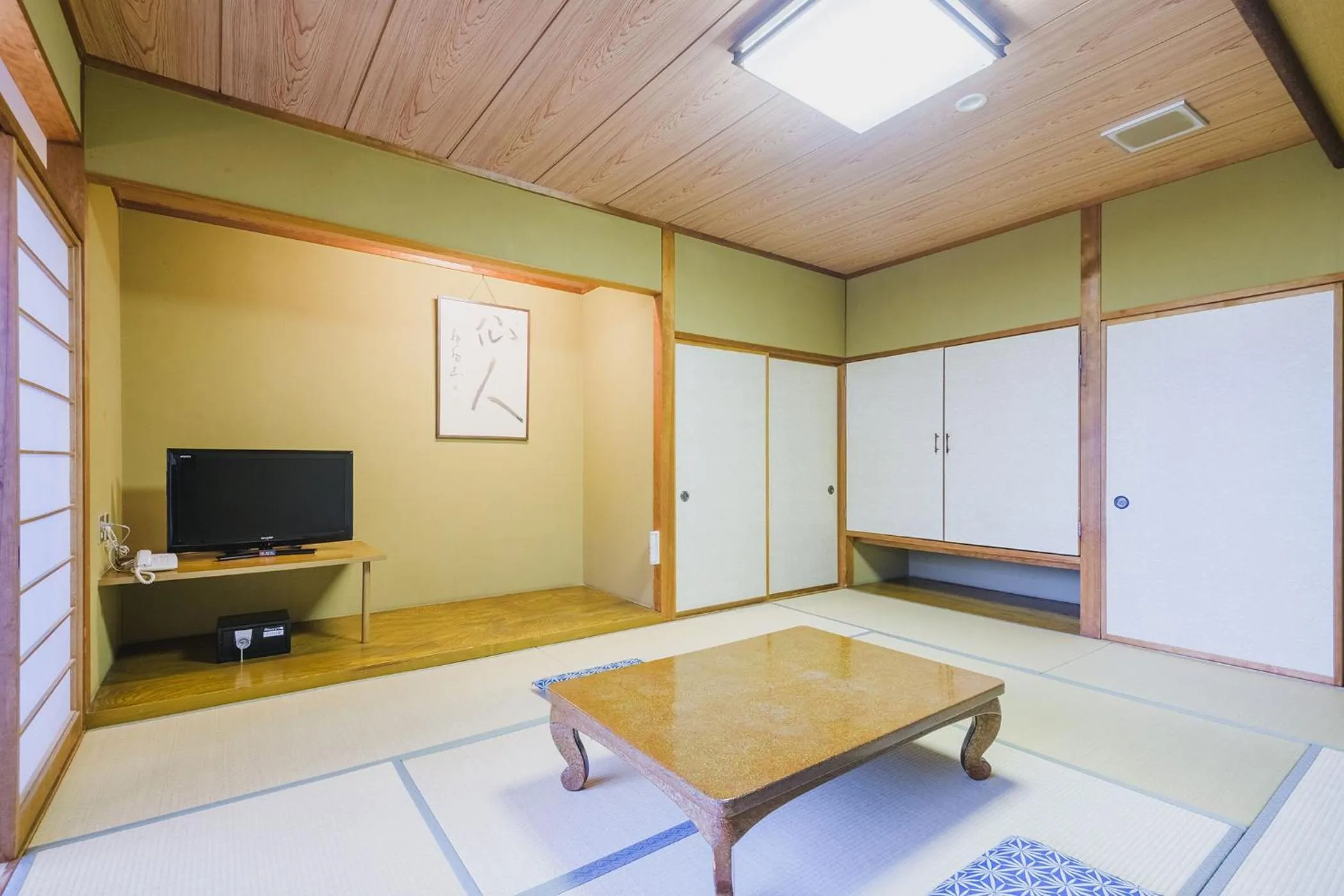 Photo of the whole room in Ooedo Onsen Monogatari Awara