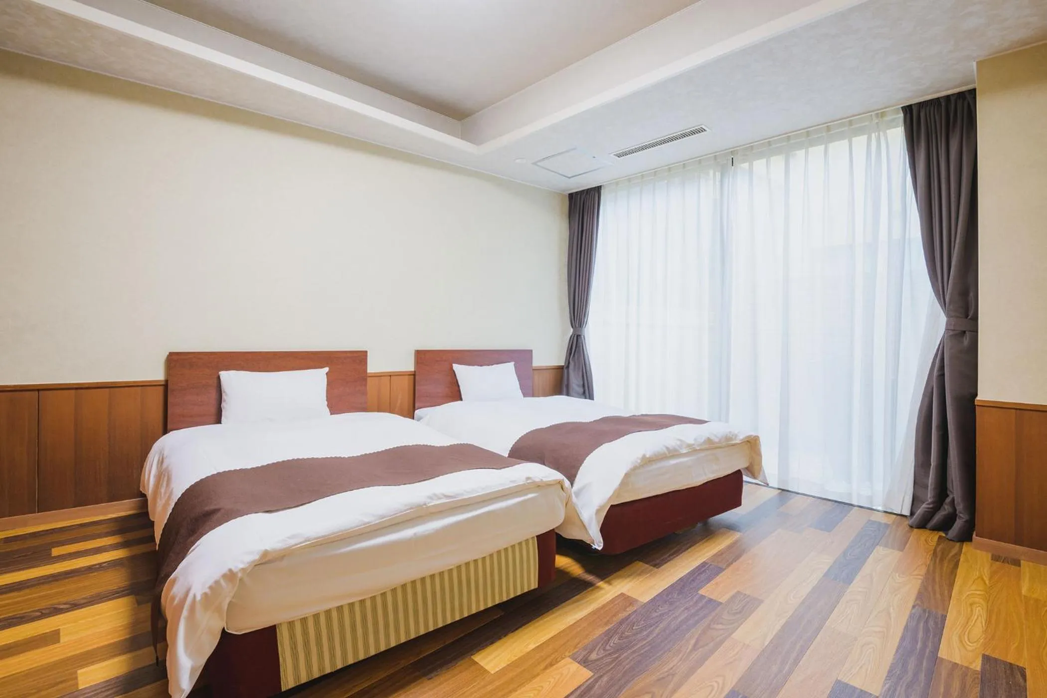 Photo of the whole room, Bed in Ooedo Onsen Monogatari Awara