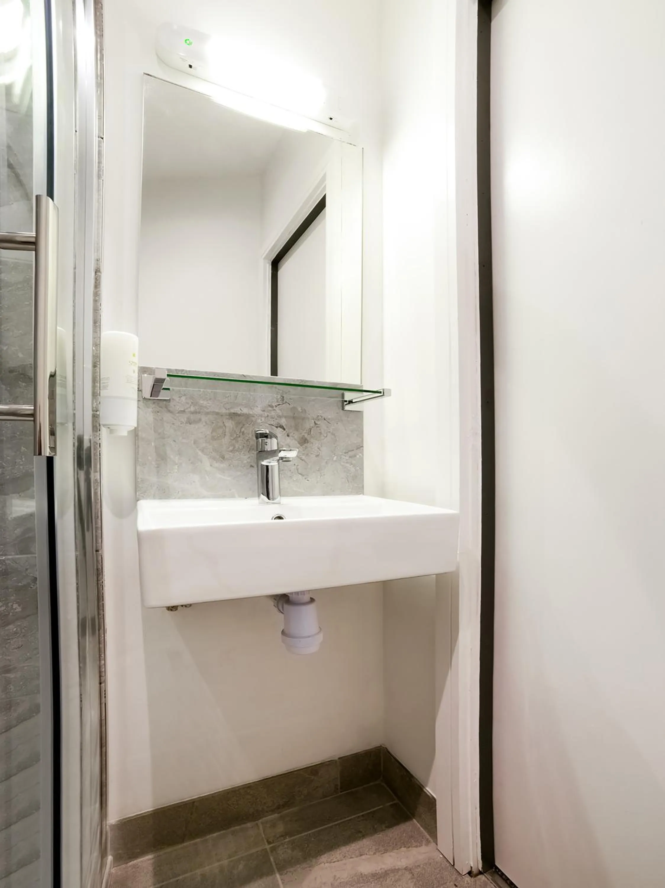 Bathroom in The Connaught Hotel Wolverhampton