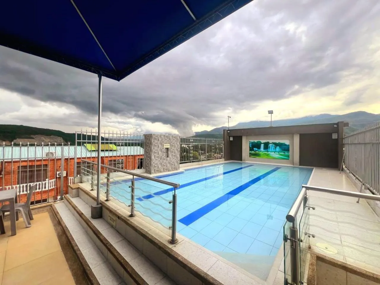 Swimming pool in Hotel Suite Royal