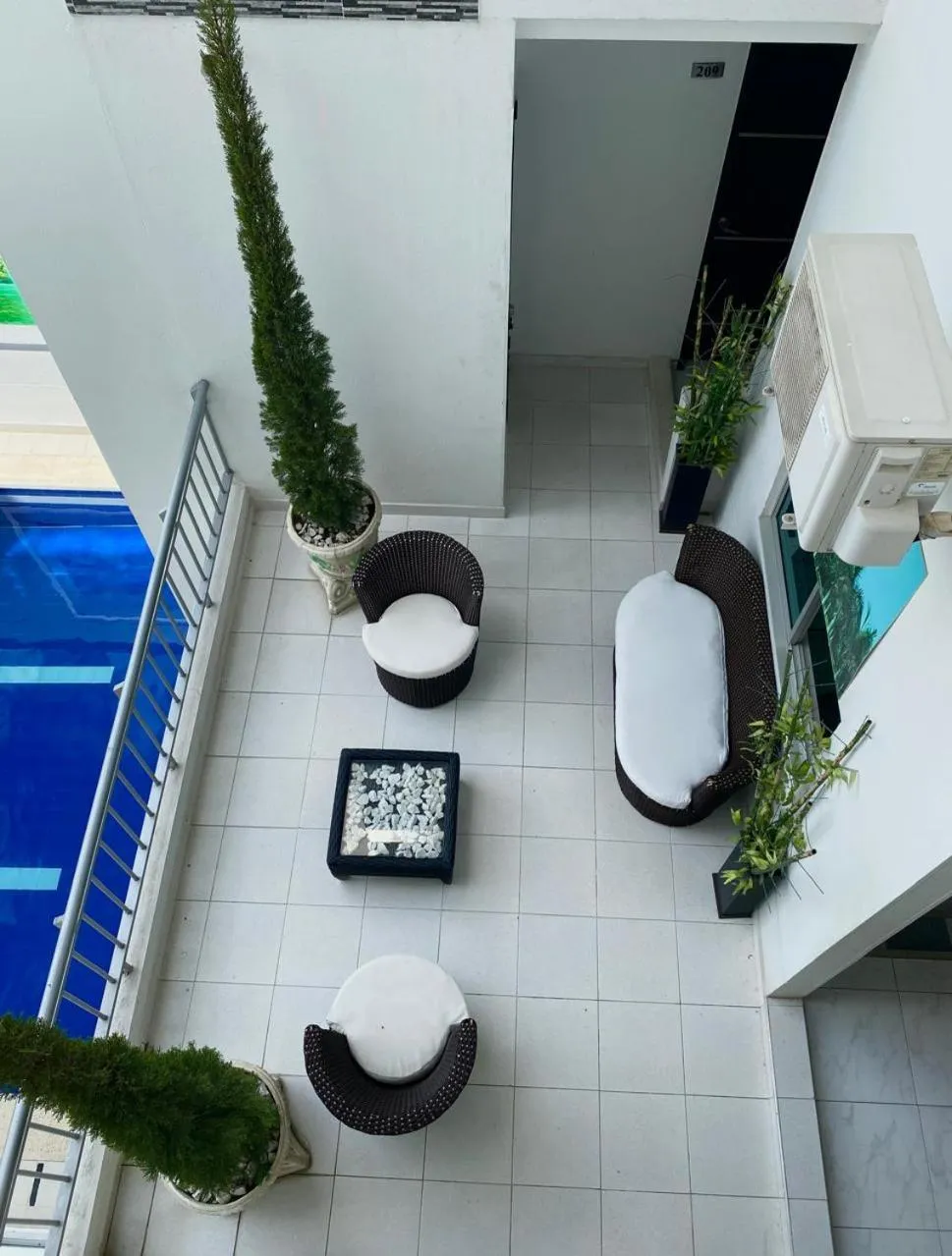 Property building in Hotel Suite Royal