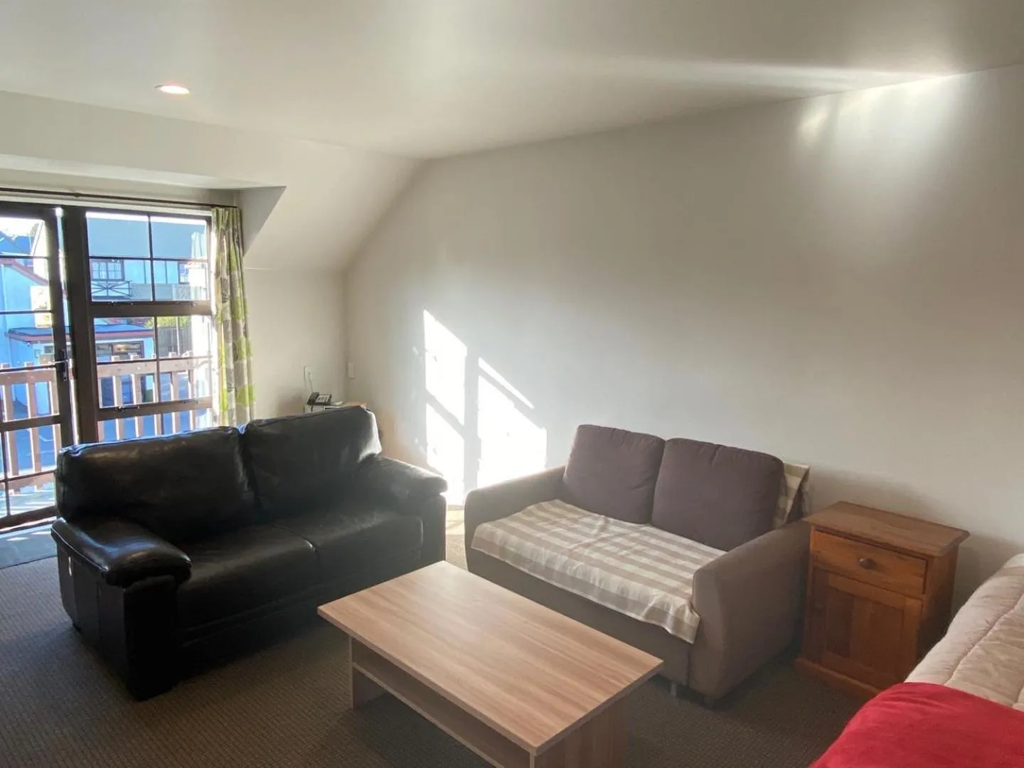 Living room in Southern Comfort Motel