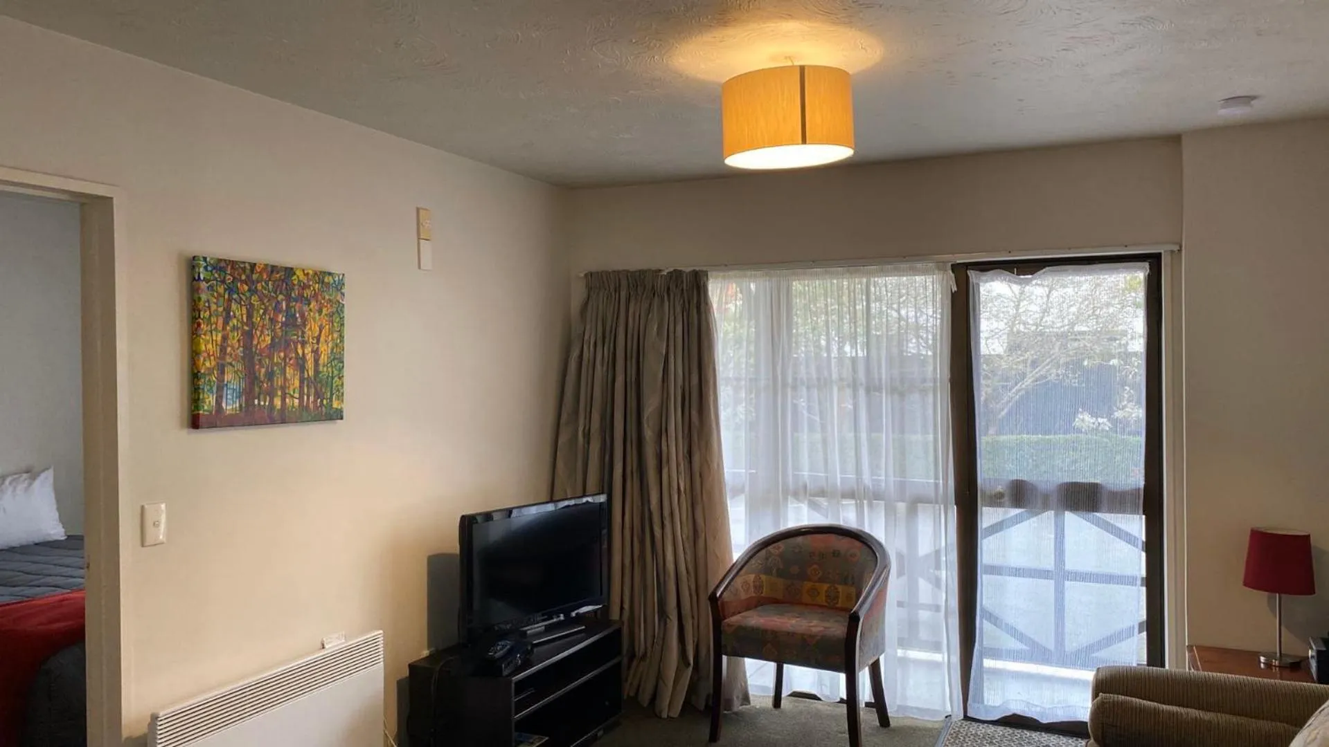 Living room in Southern Comfort Motel