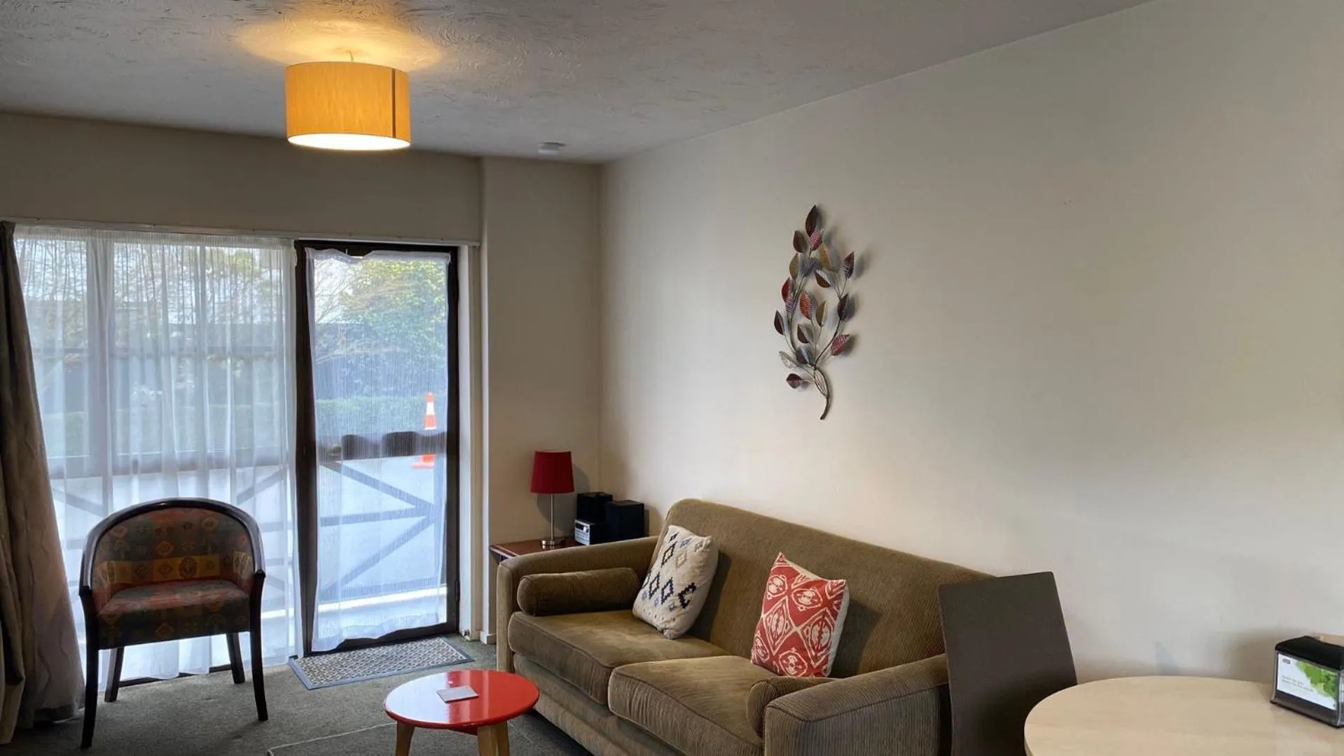 Living room in Southern Comfort Motel