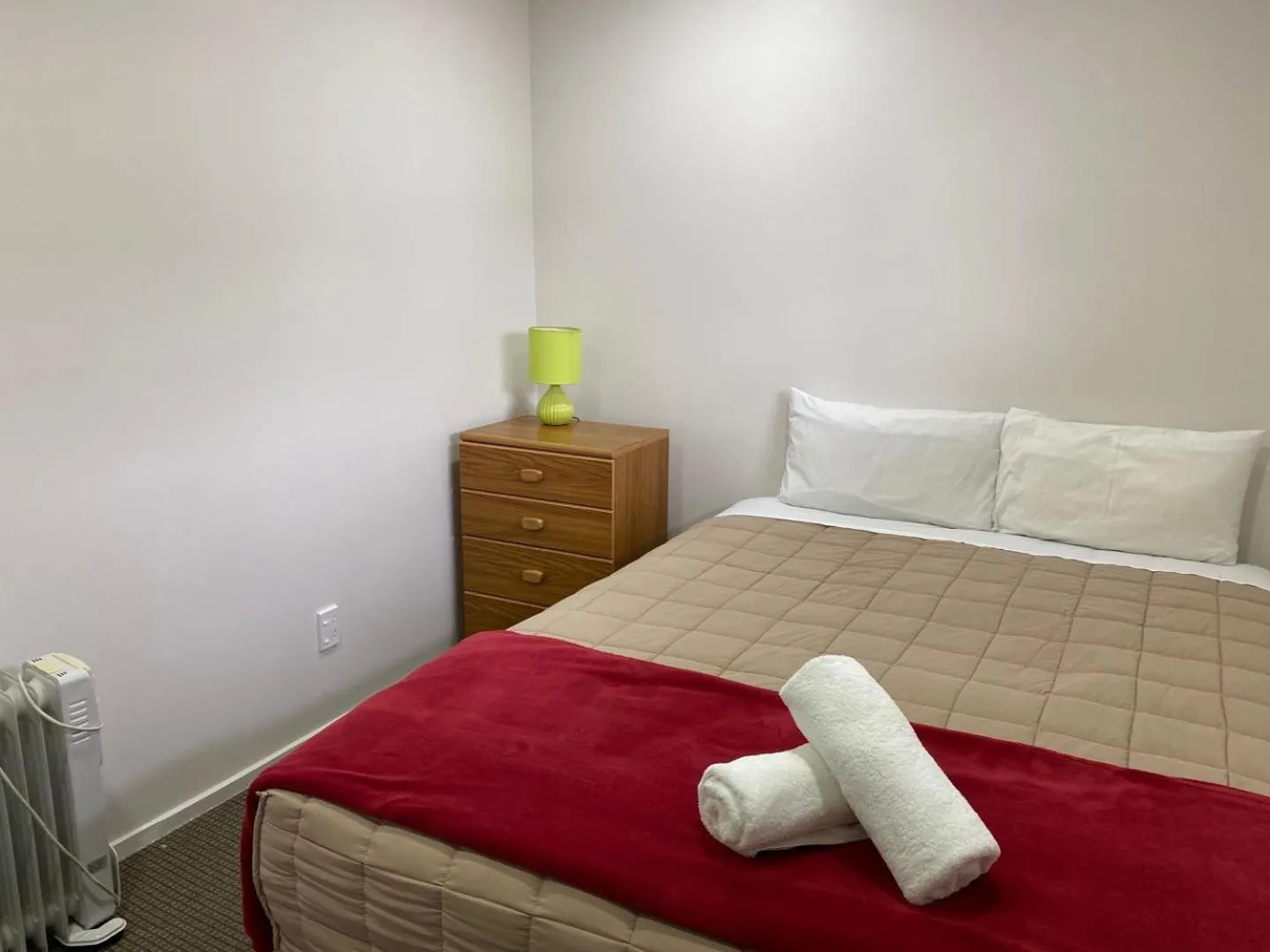 Bedroom, Bed in Southern Comfort Motel