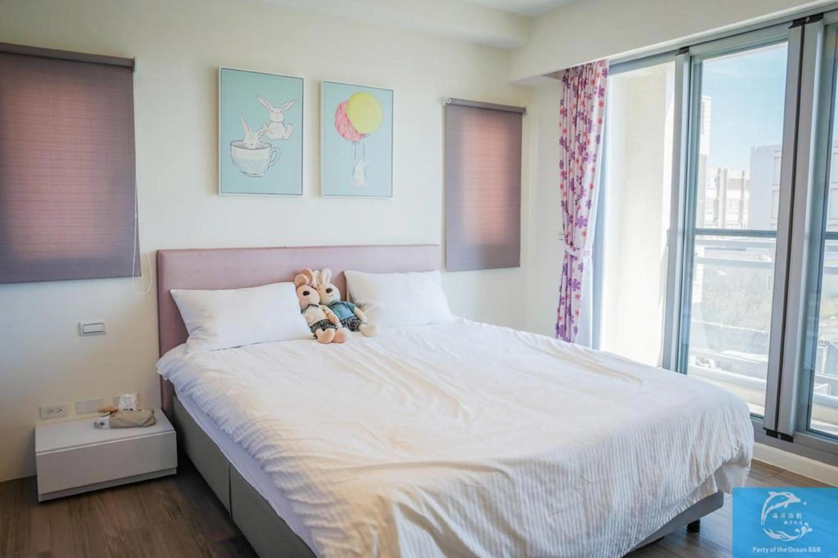 Bed in Party of the Ocean B&B