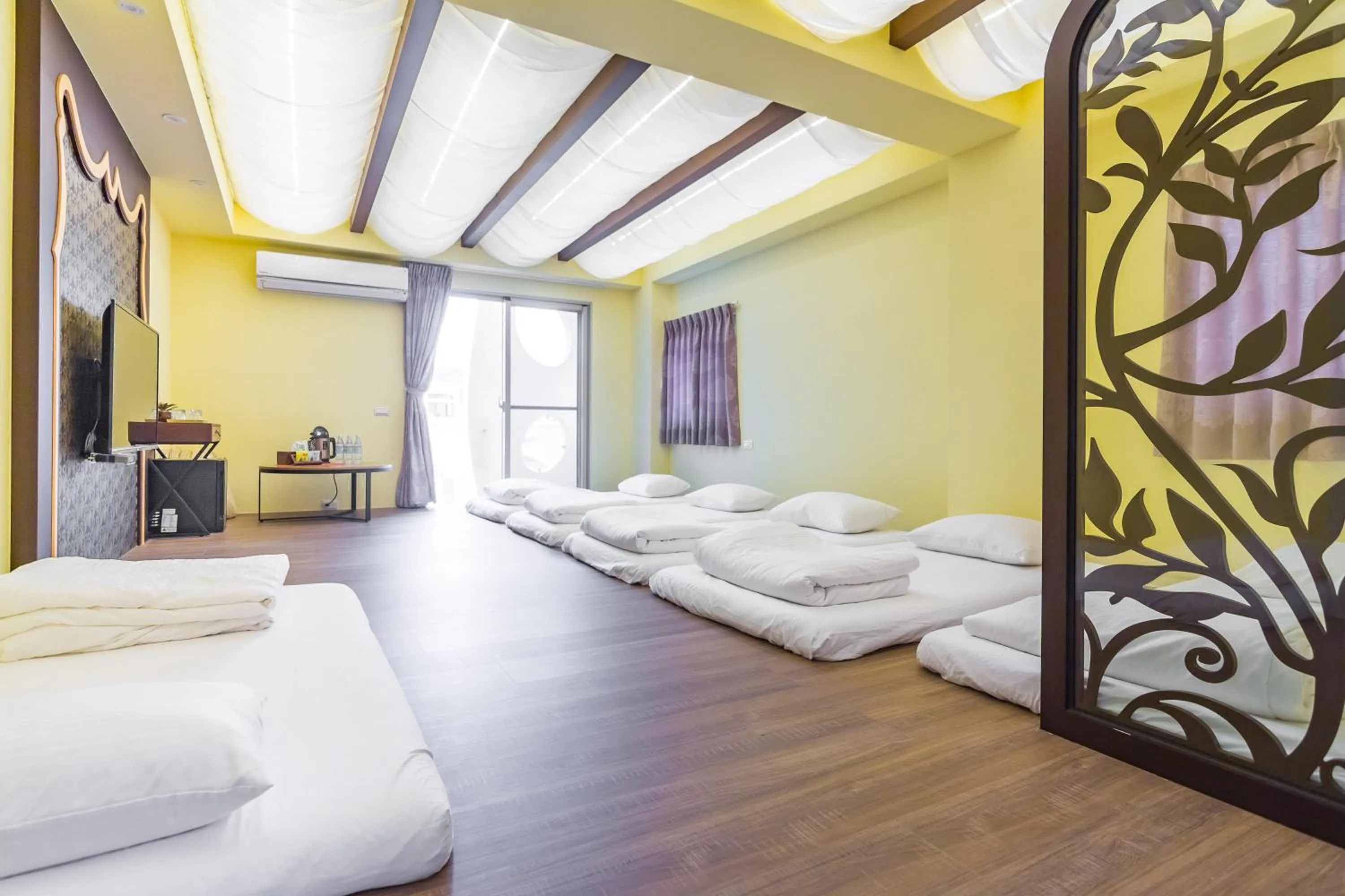 Decorative detail, Bed in Party of the Ocean B&B