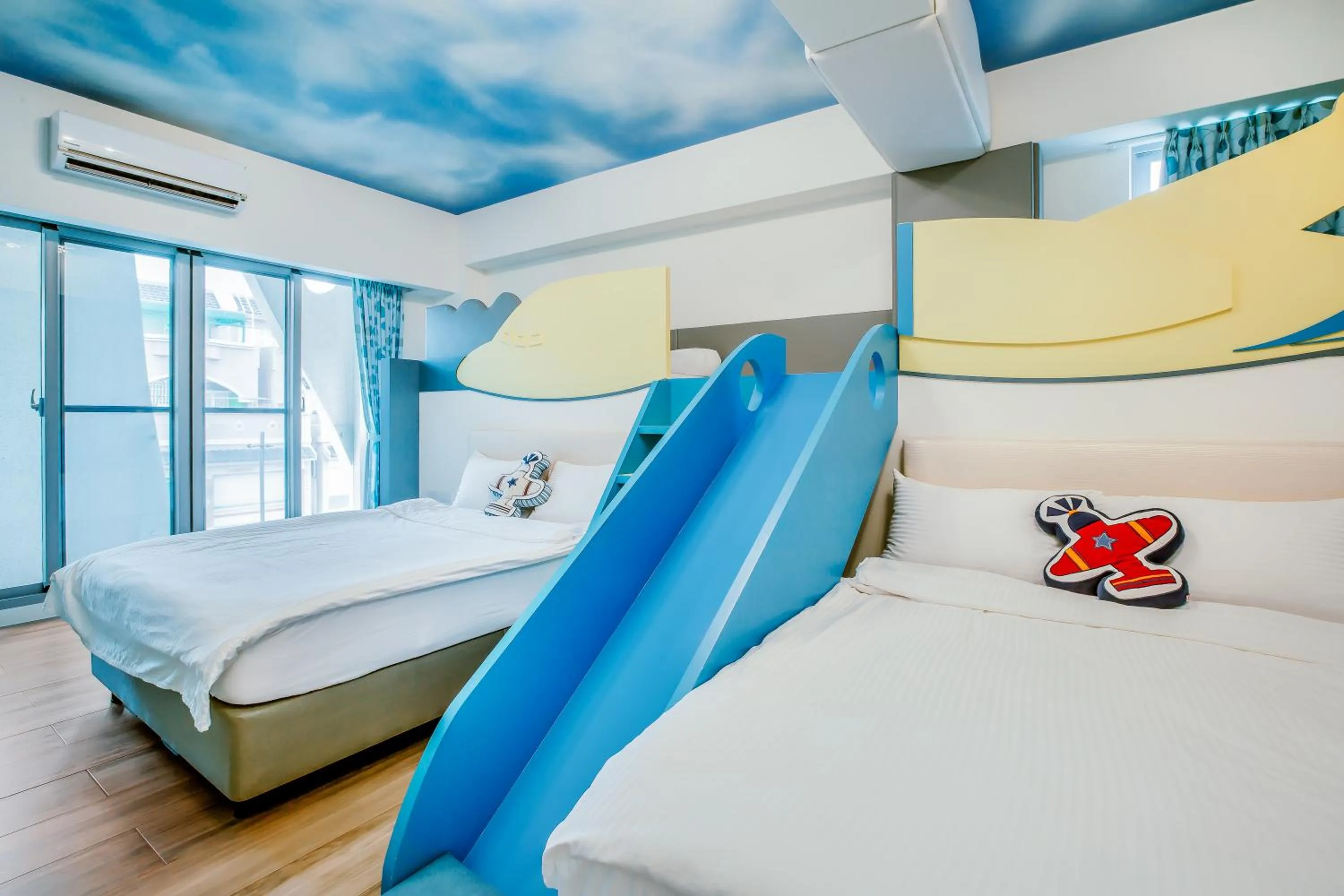 Decorative detail, Bed in Party of the Ocean B&B