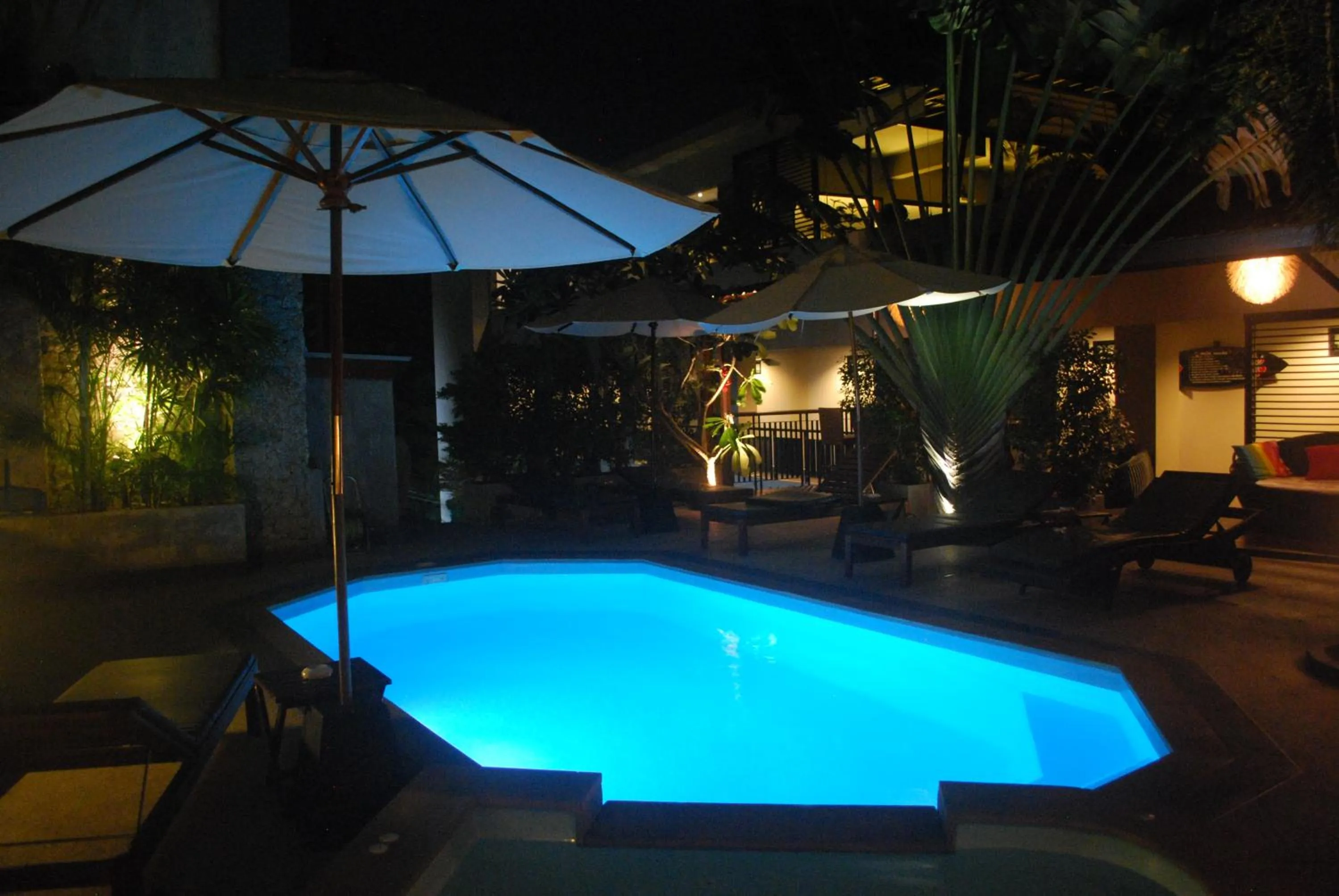 Night in Baan Andaman Sea Surf