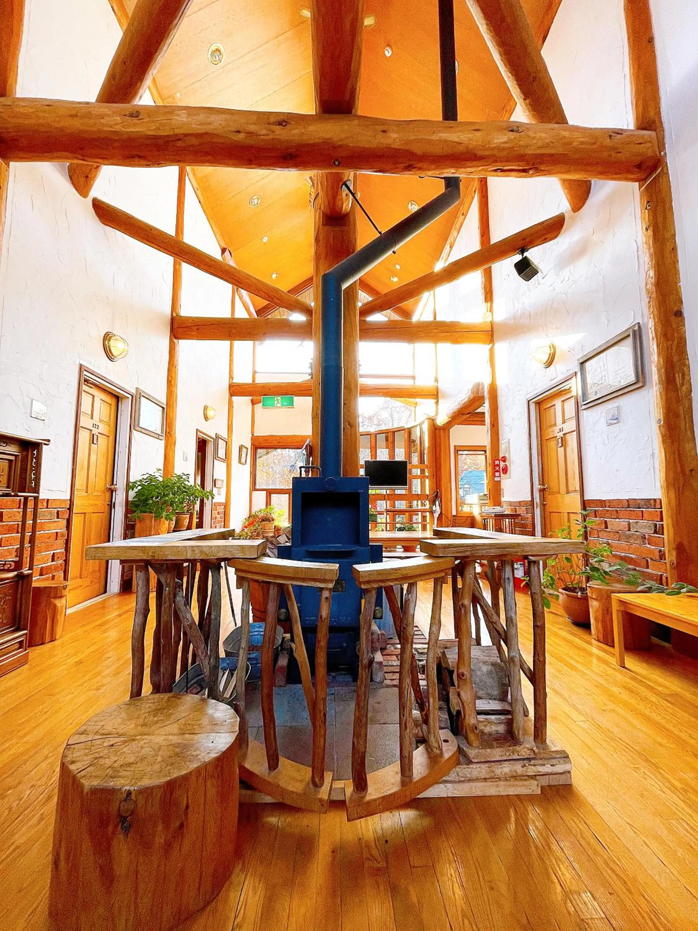 Communal lounge/ TV room in Hakuba Brownie Cottages