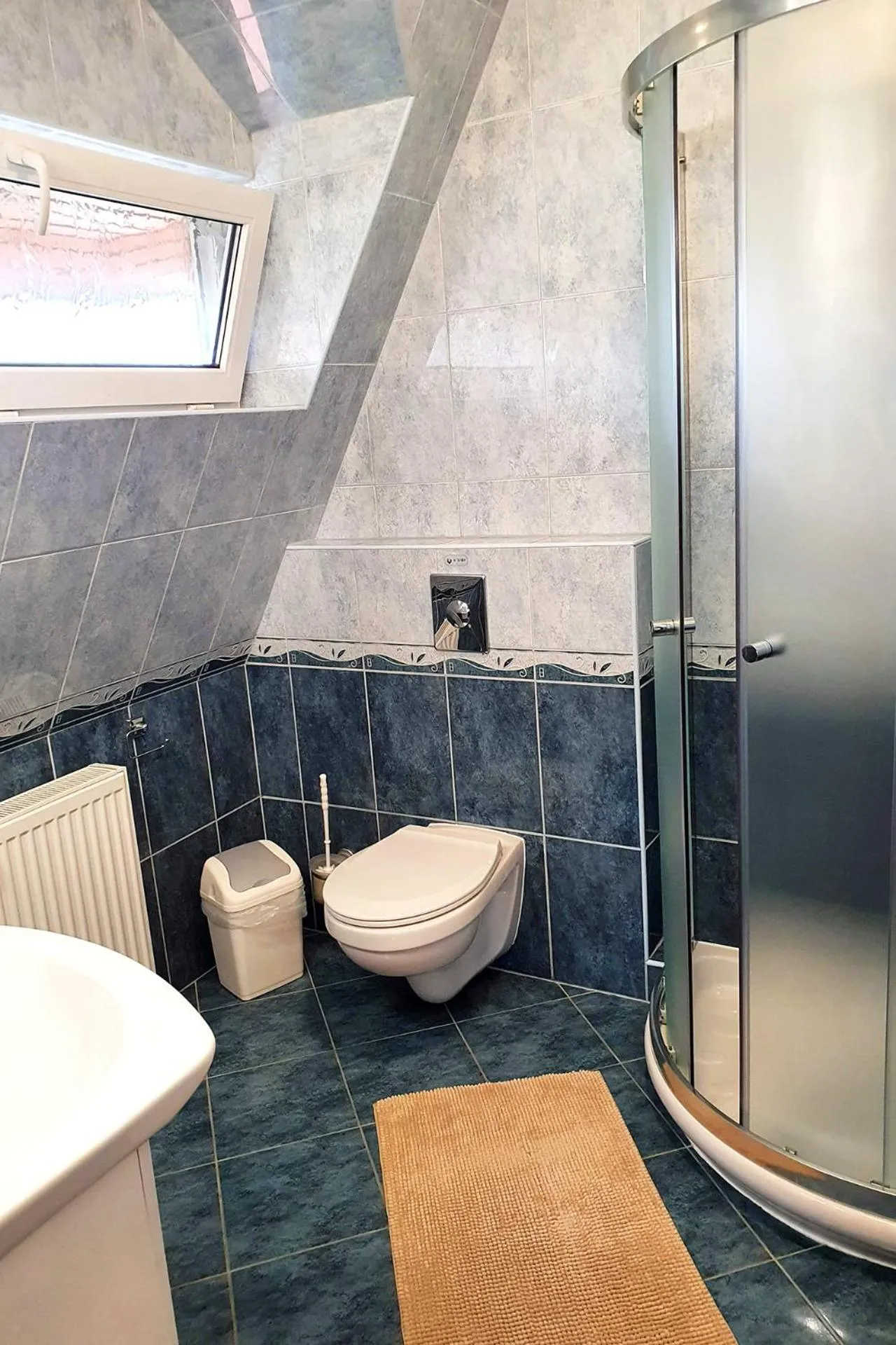 Toilet in Anett Villa