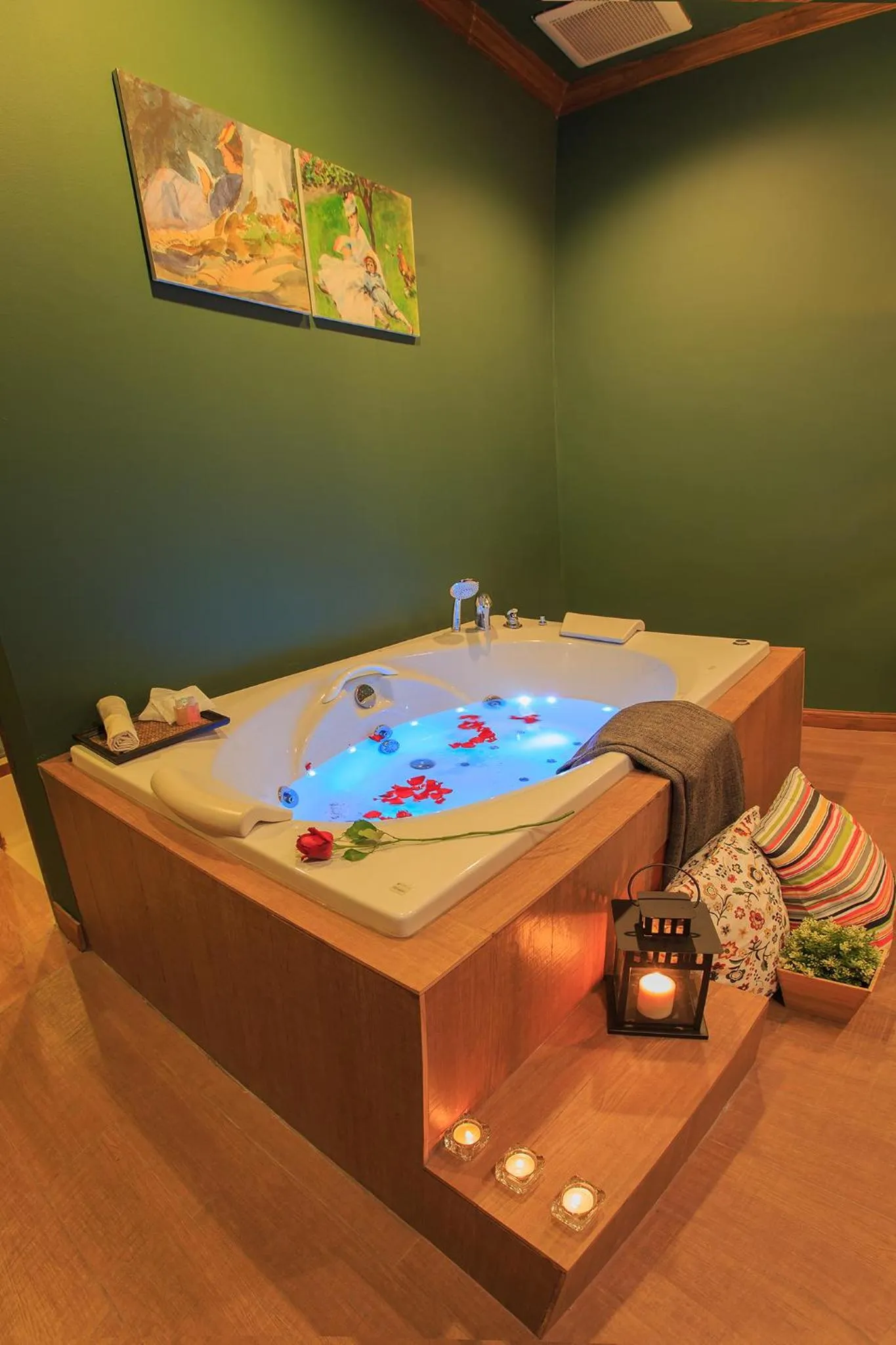 Hot Tub in S48 Hotel