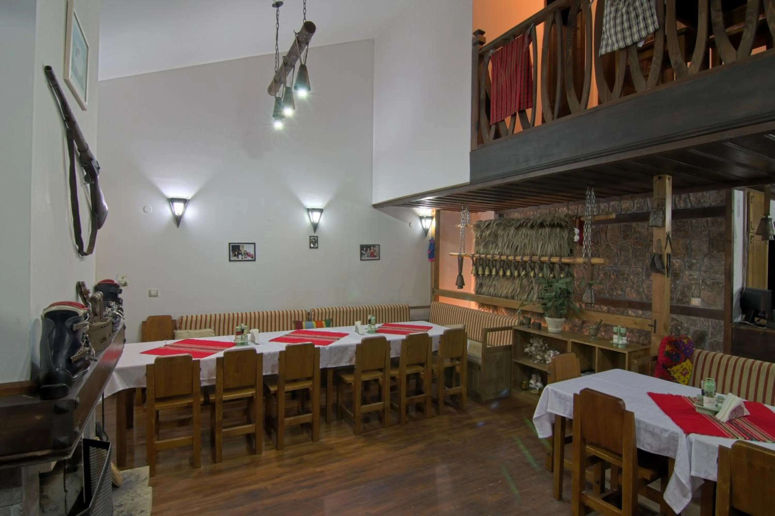 Restaurant/places to eat in Holiday Village Kochorite