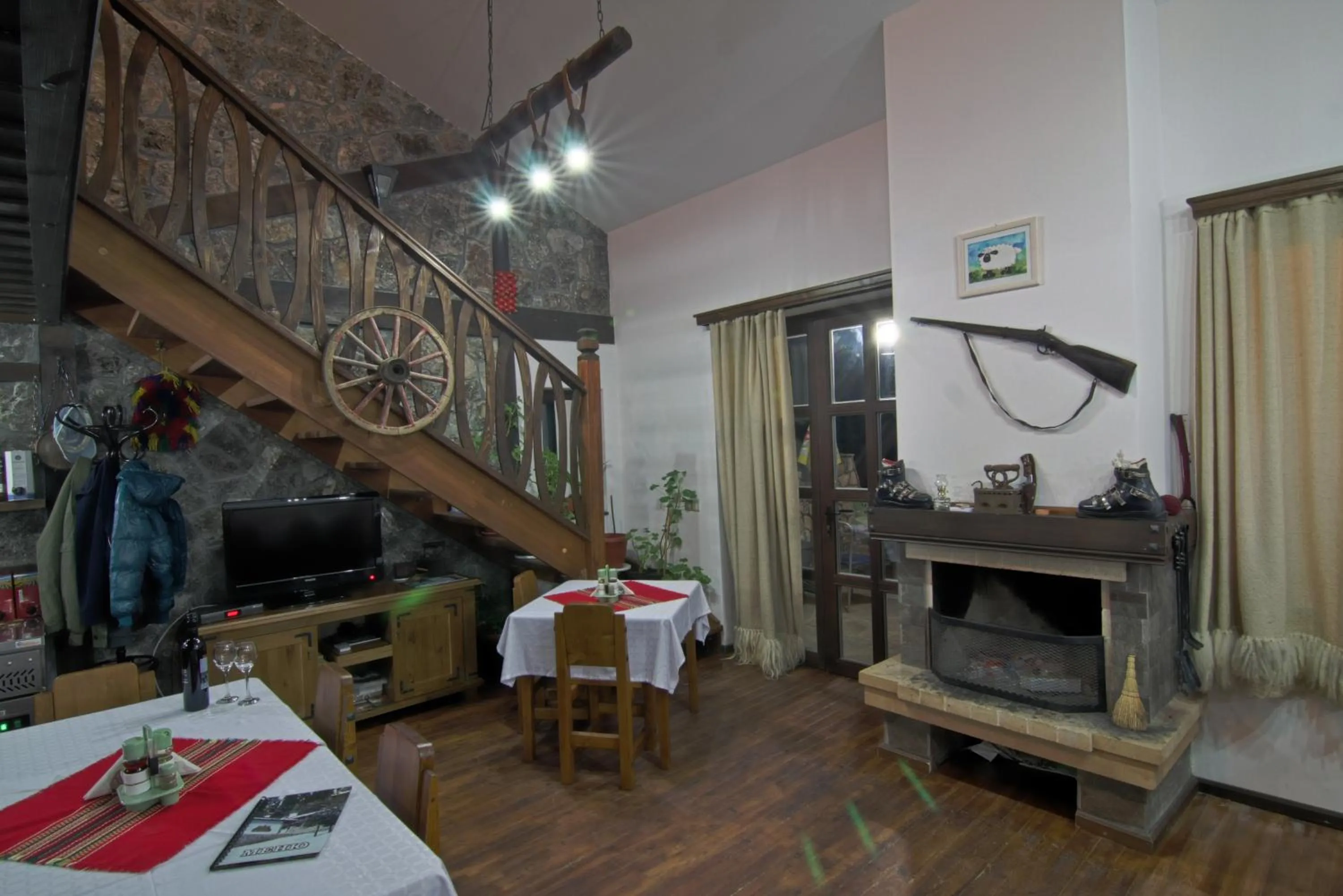 Restaurant/places to eat in Holiday Village Kochorite