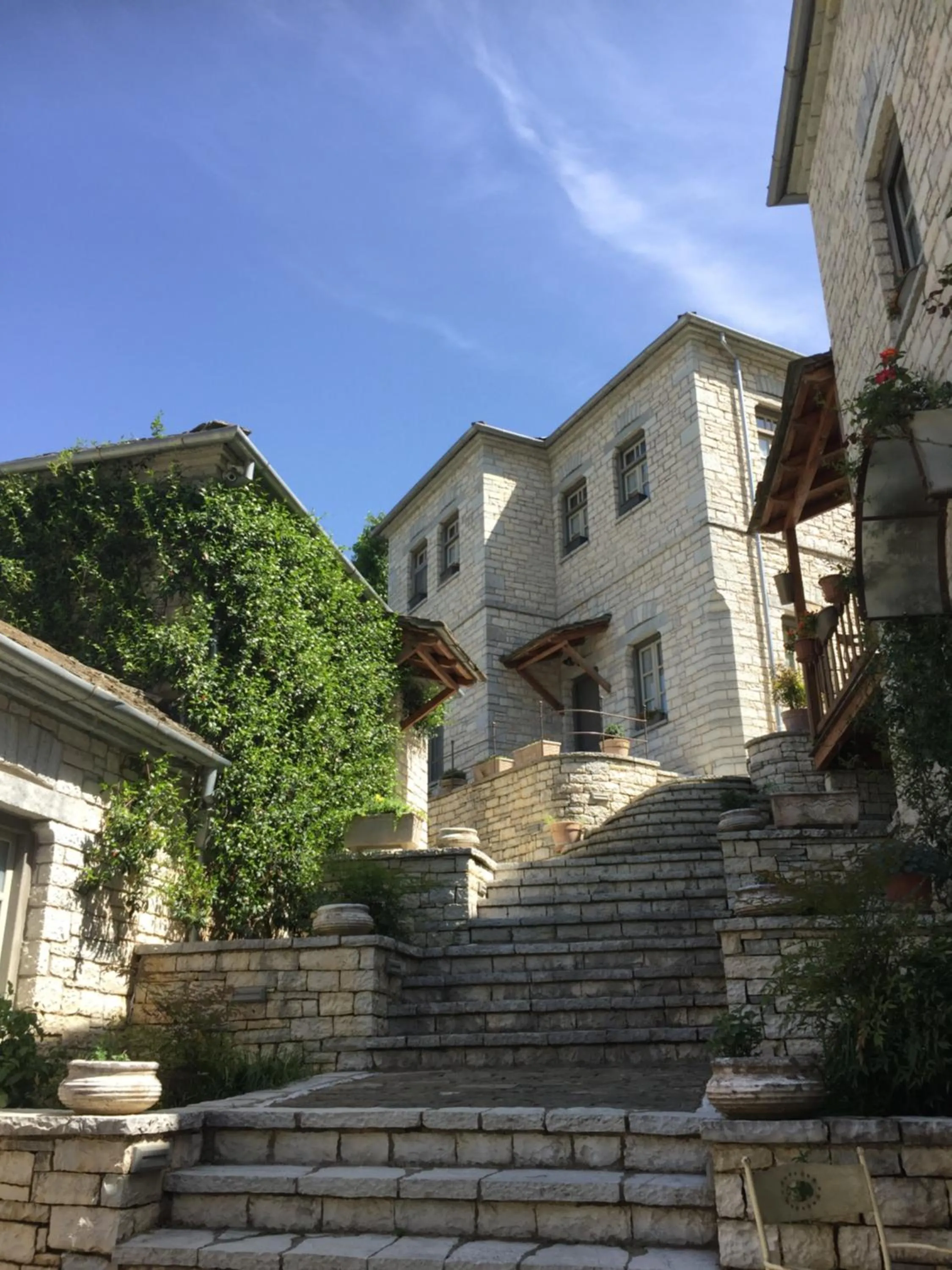 Property building in Artsistas Houses