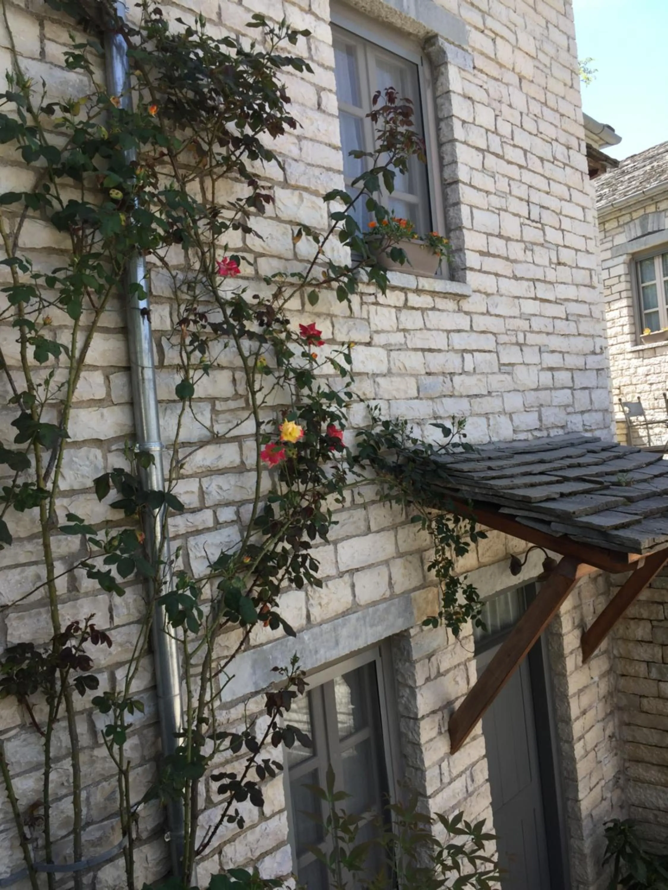 Property building in Artsistas Houses