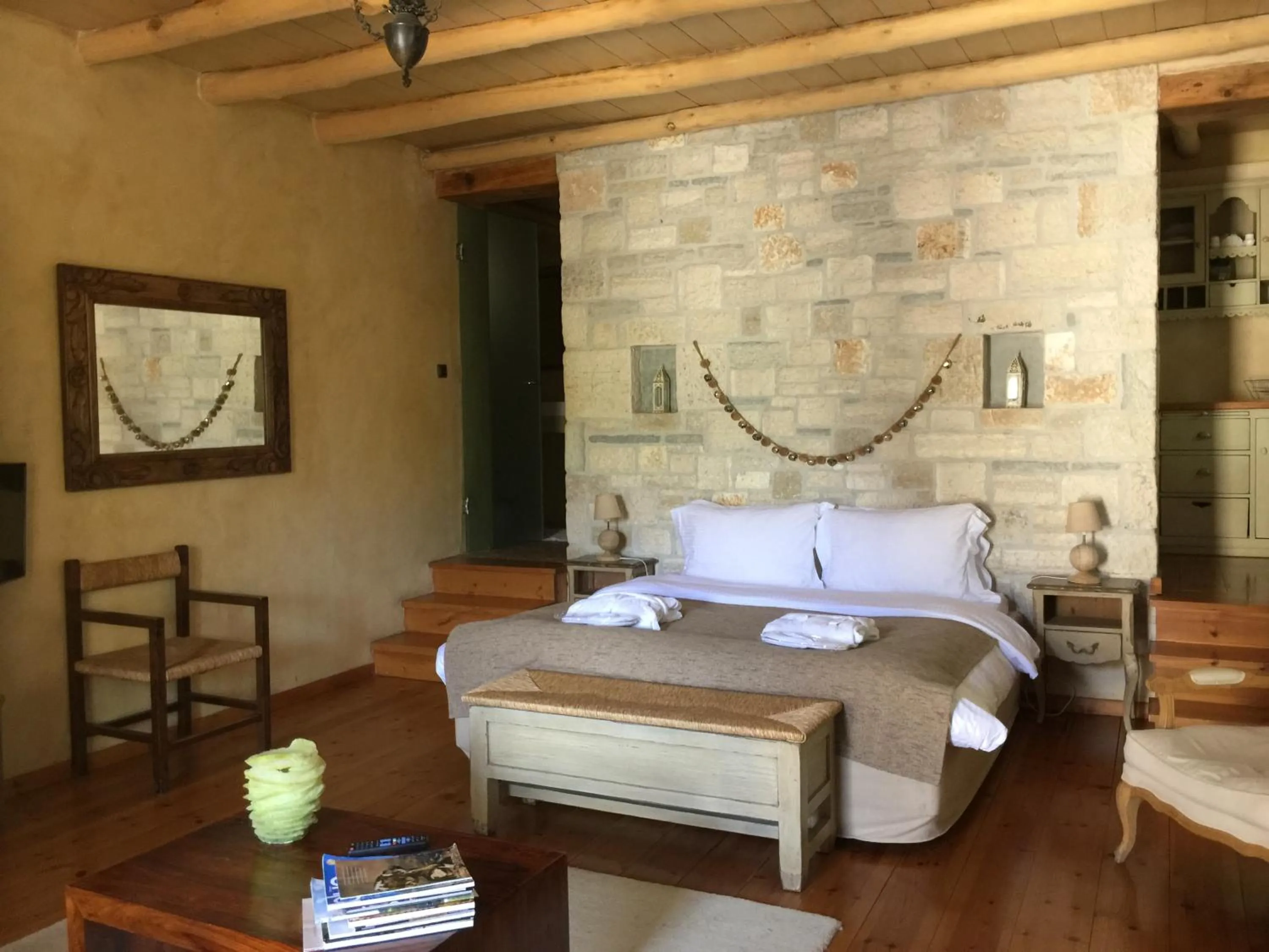 Photo of the whole room, Bed in Artsistas Houses