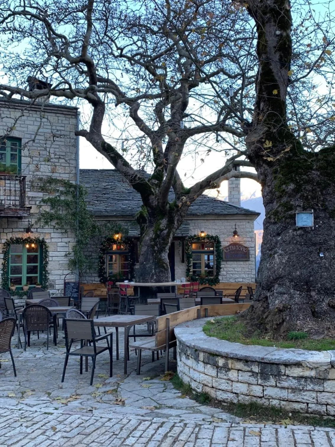 Restaurant/places to eat in Artsistas Houses