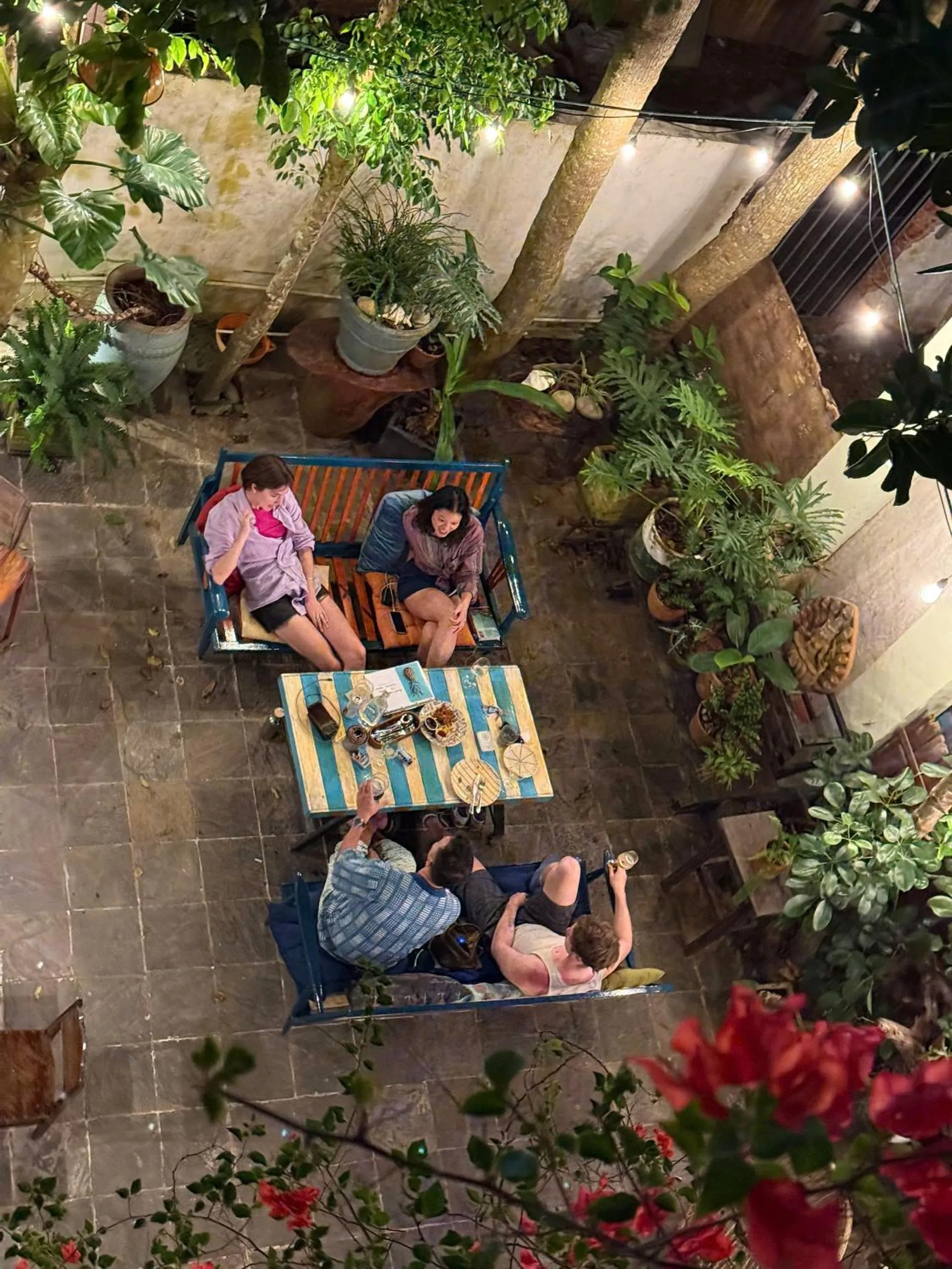 Restaurant/places to eat in Hotel De Condor