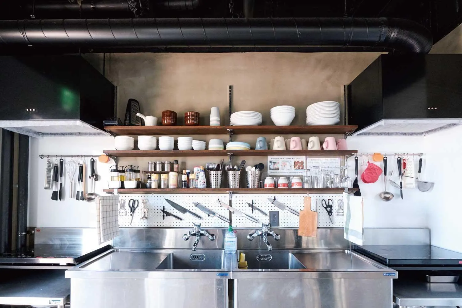 kitchen in J-Hoppers Lake Biwa Guesthouse
