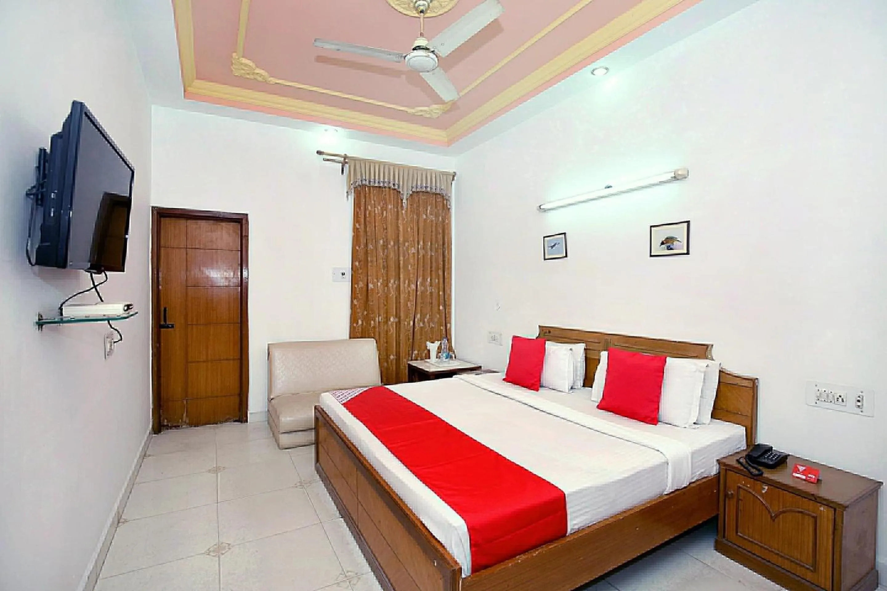 Bedroom, Bed in Hotel O Queensland