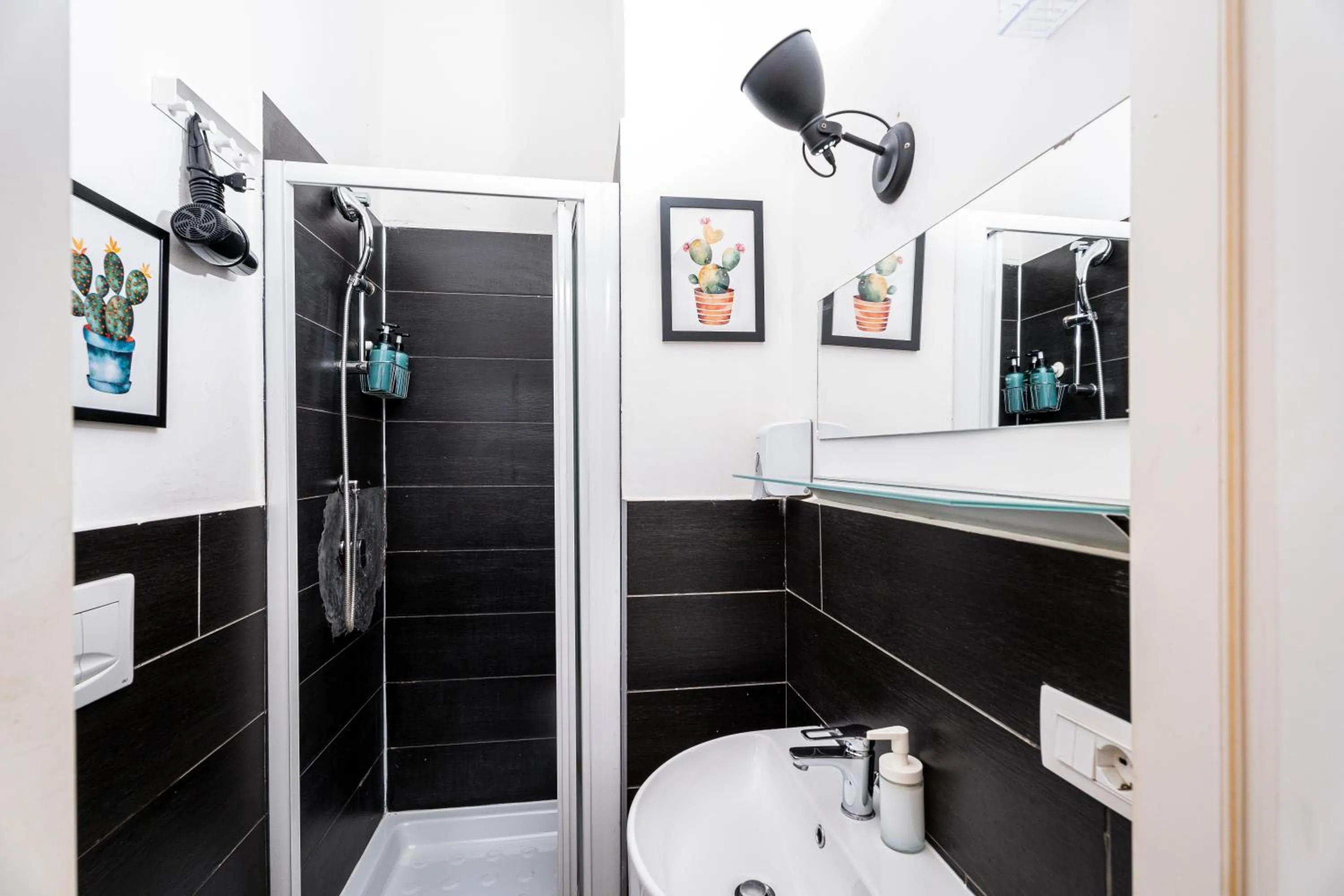 Shower in BigFamilyRome - Testaccio Riverside