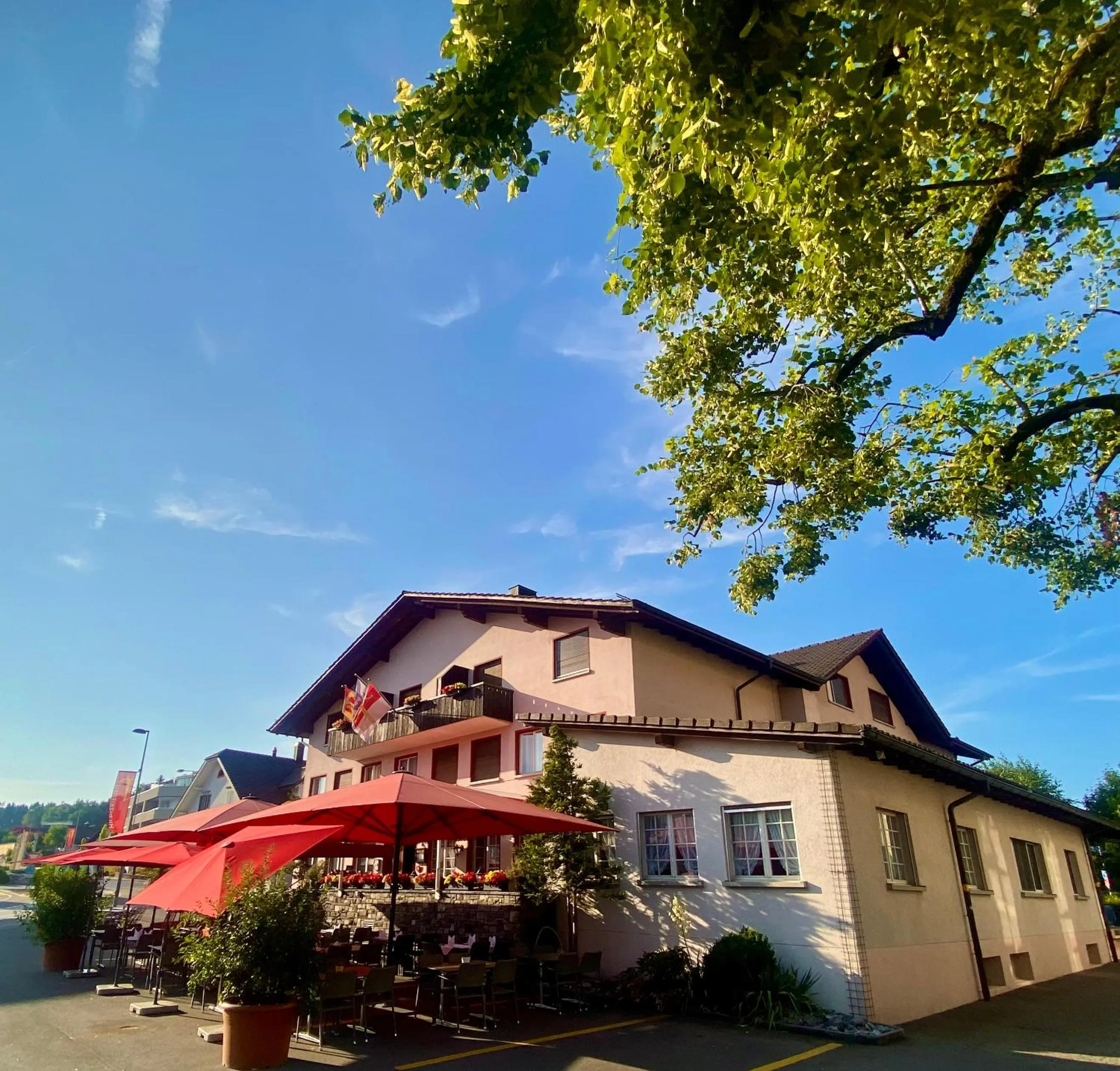 Restaurant/places to eat in Gasthof zum Roten Löwen