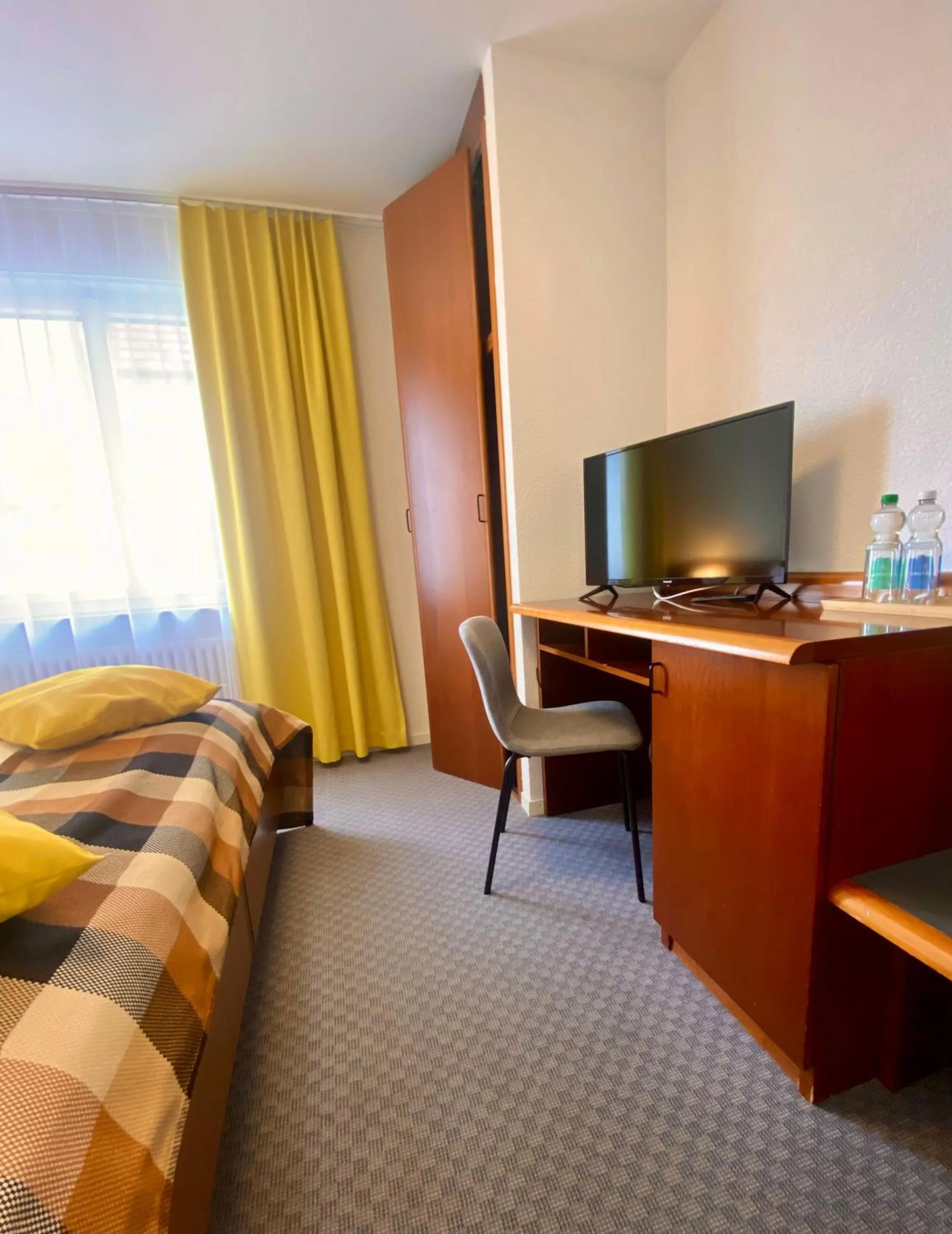 Bedroom, Bed in Gasthof zum Roten Löwen