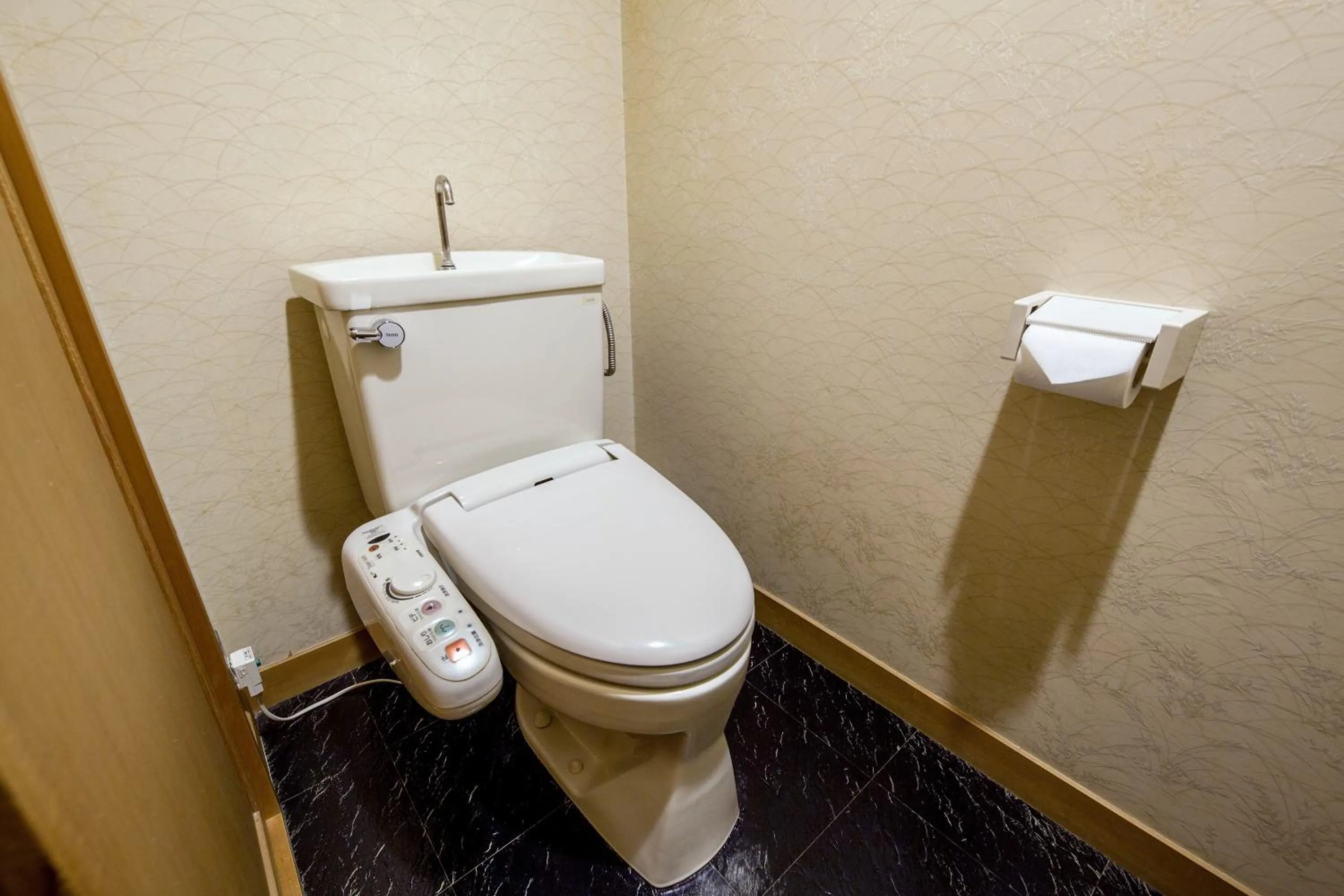 Toilet in Tokigasane