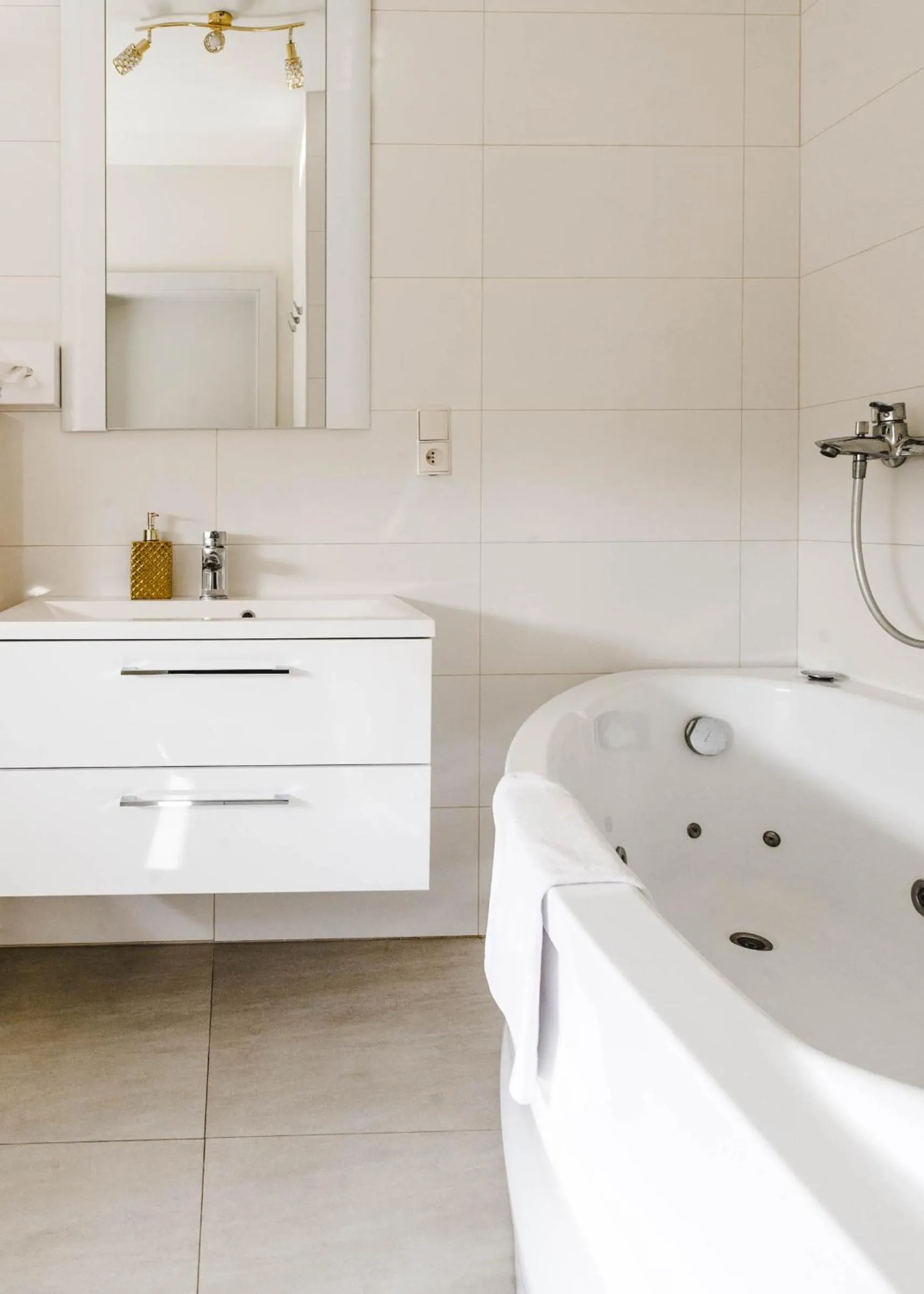 Hot Tub in Hotel Court Wellness&Spa