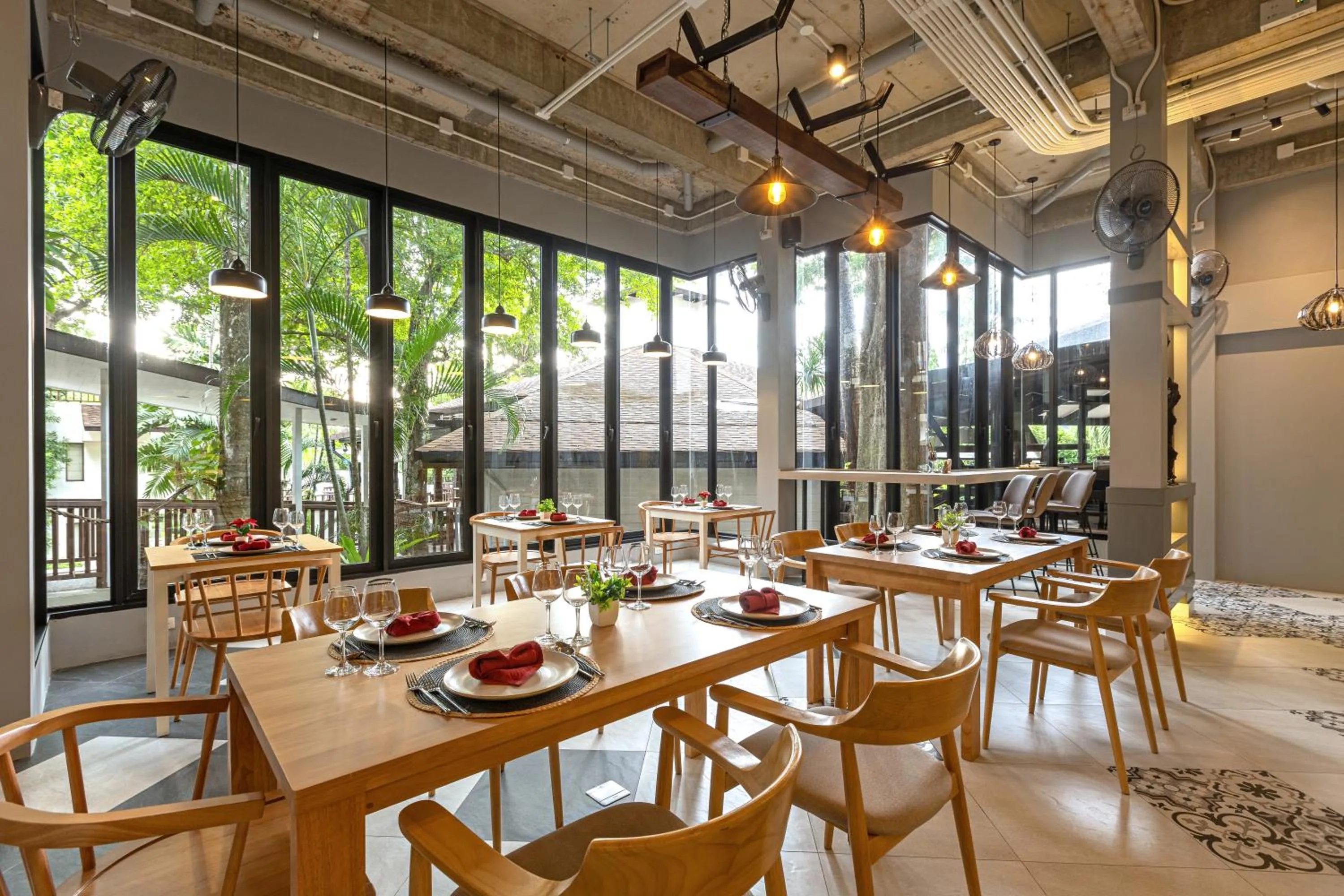 Restaurant/places to eat in Patong Lodge Hotel - Thailand's Green Hotel Plus