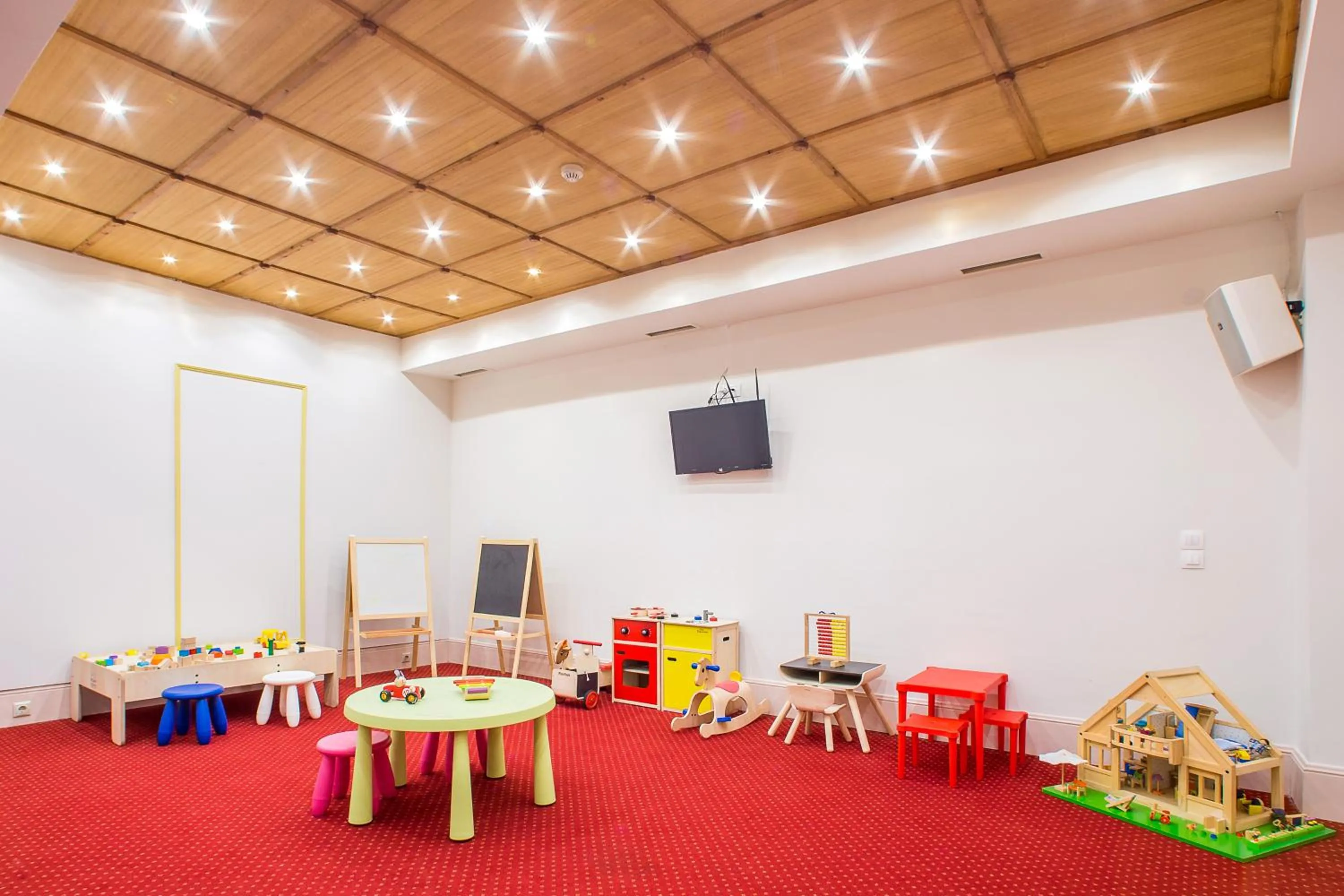 Area and facilities in Country Club Hotel & Suites