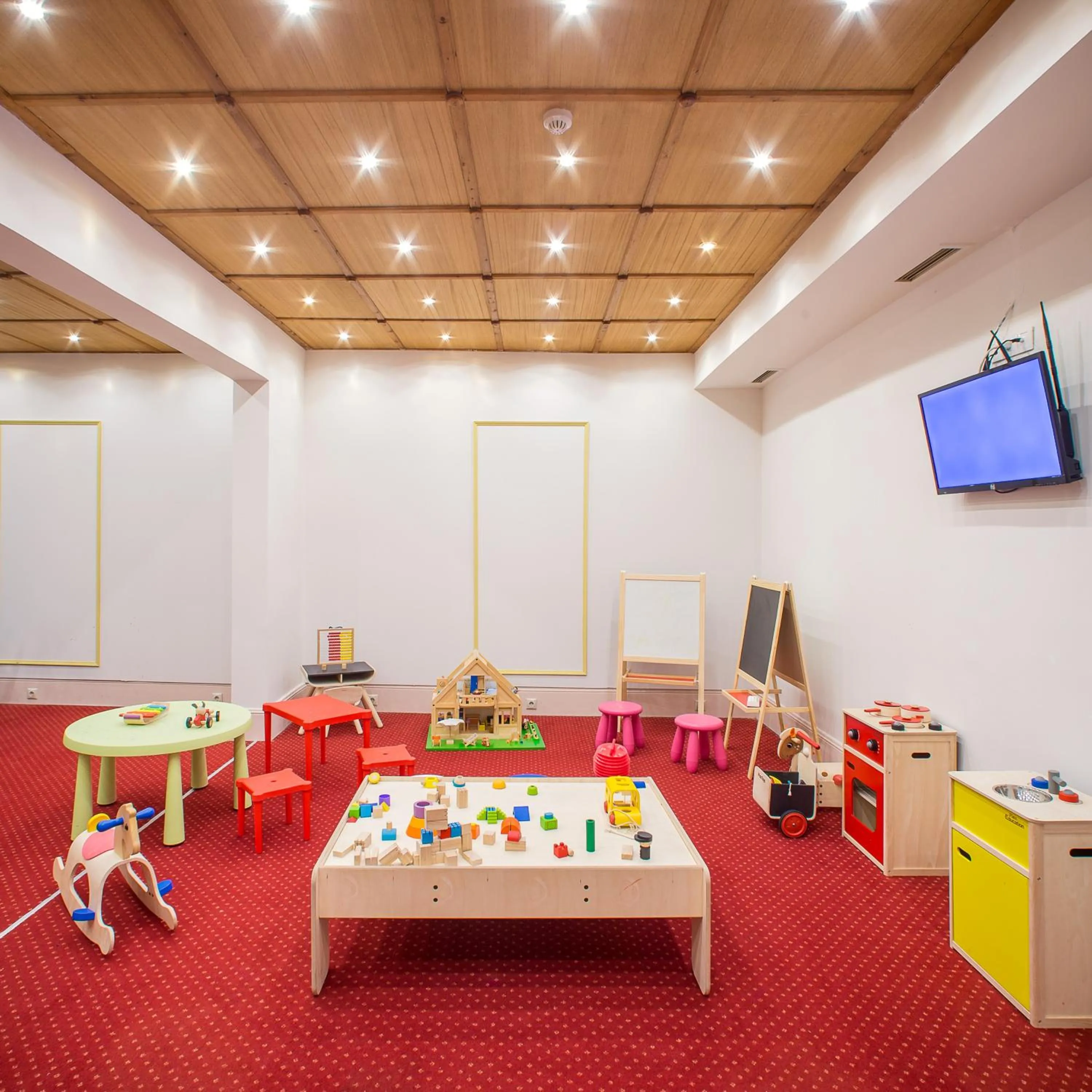 Area and facilities in Country Club Hotel & Suites