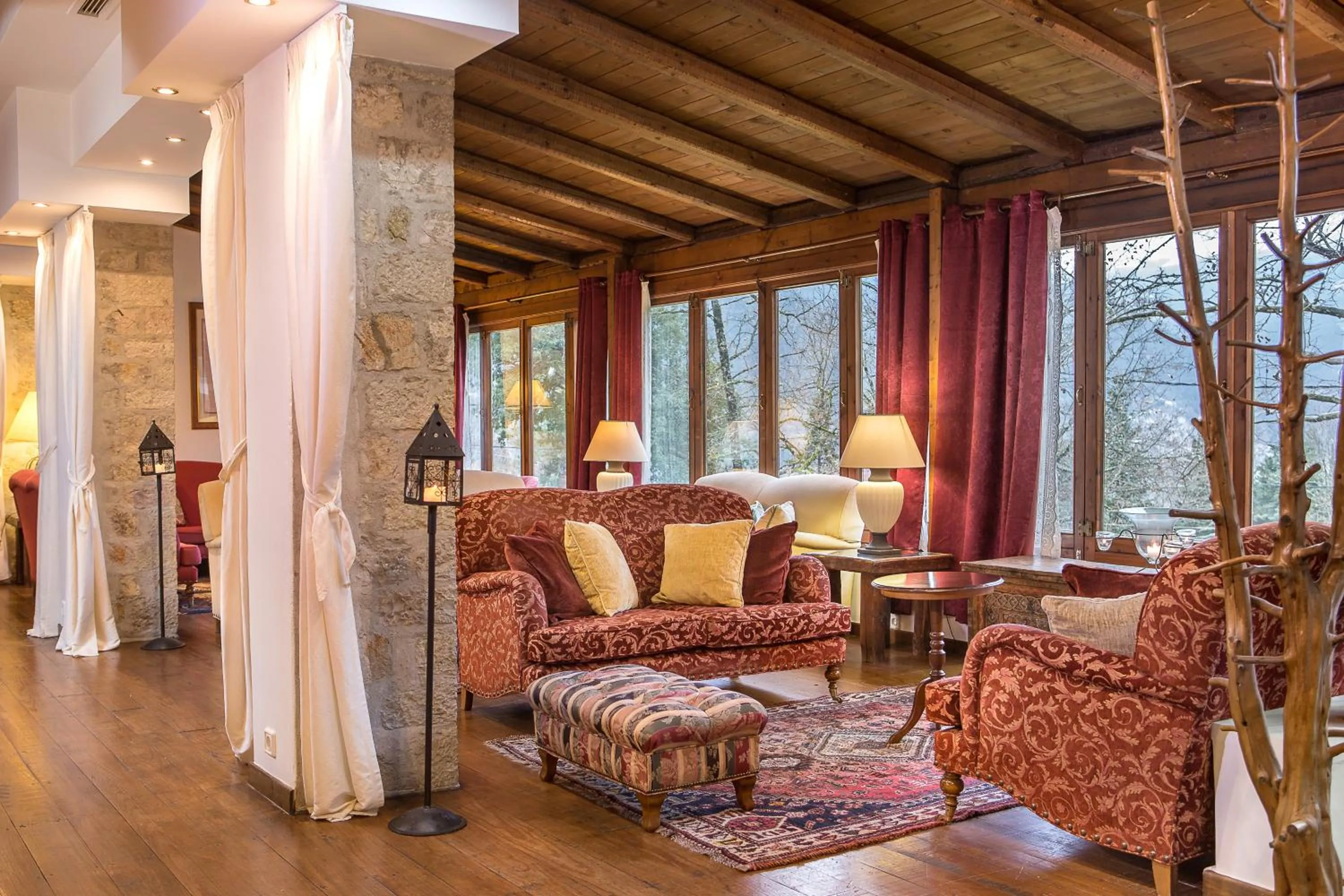 Lobby or reception in Country Club Hotel & Suites