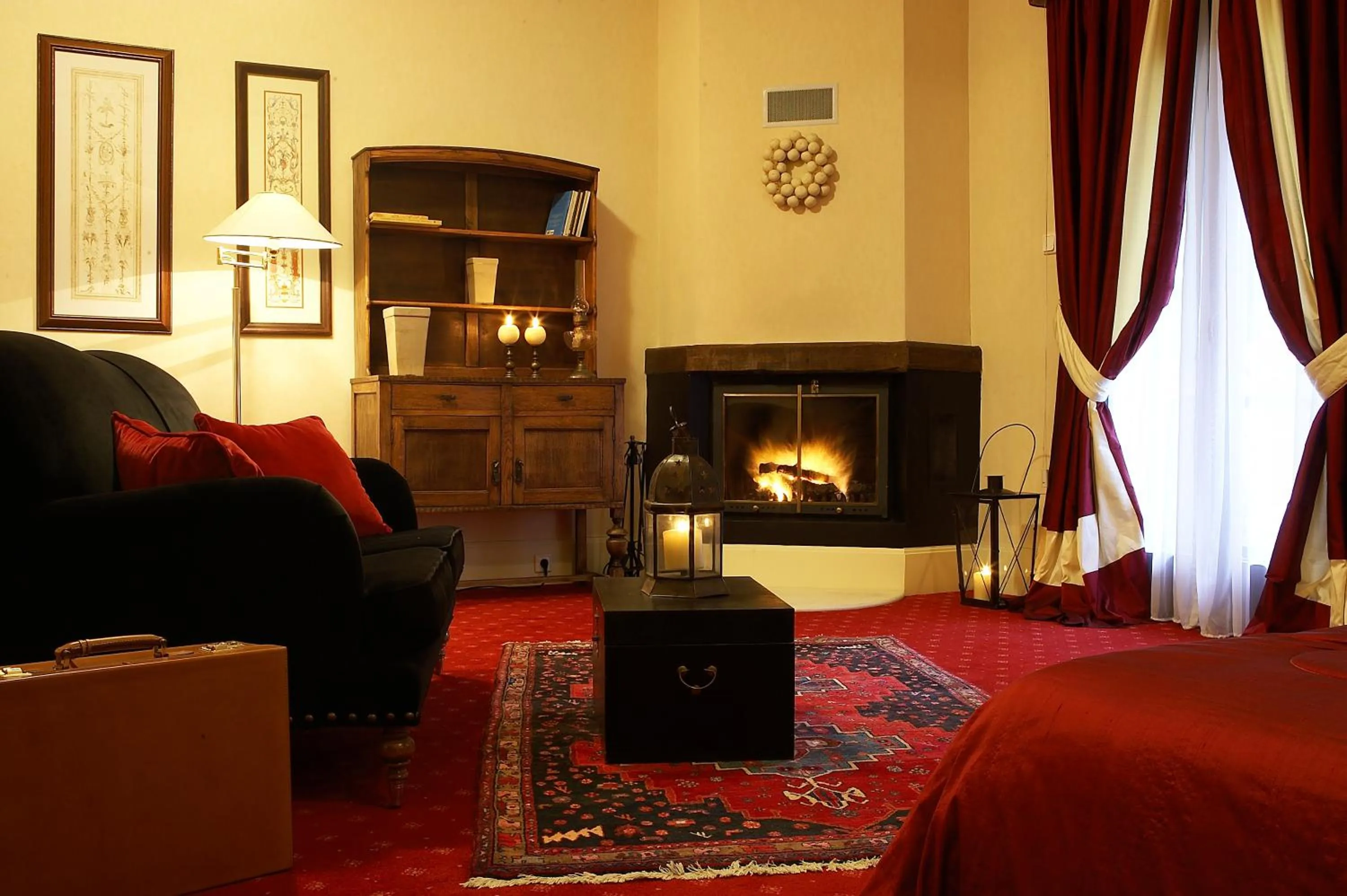 Photo of the whole room in Country Club Hotel & Suites