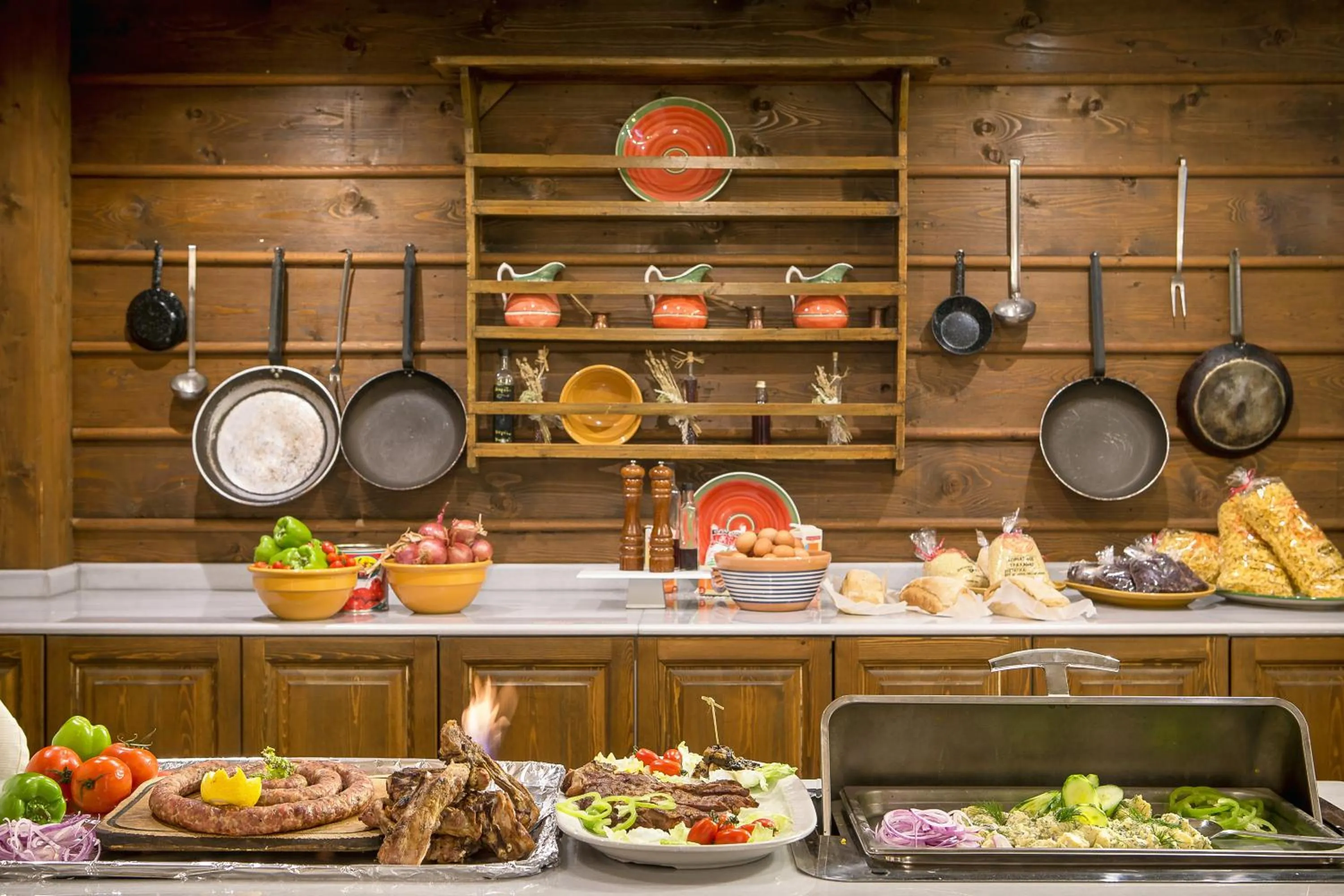 Restaurant/places to eat in Country Club Hotel & Suites