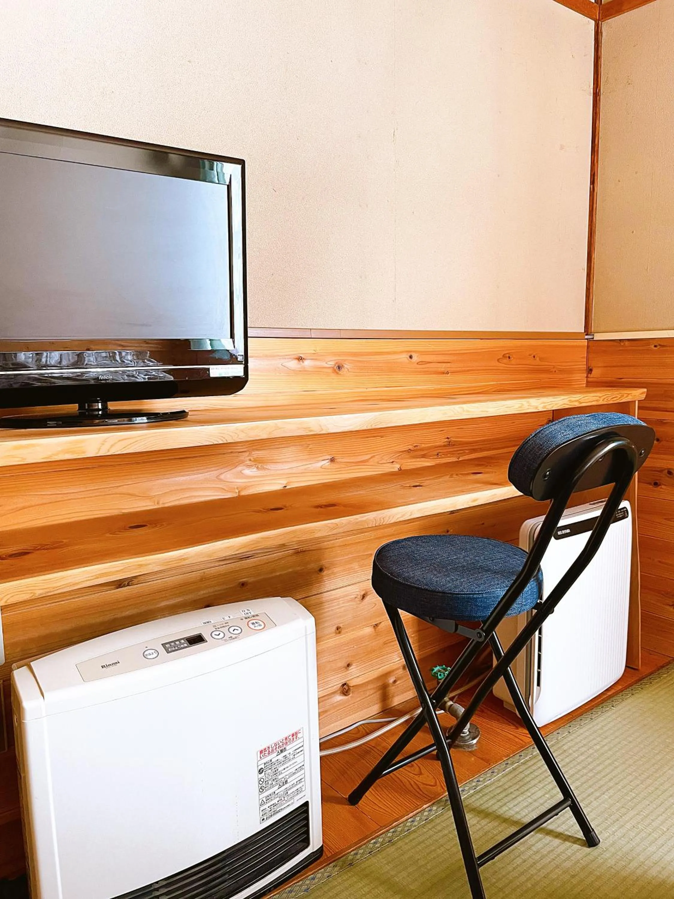 Photo of the whole room in Hakuba Pension & Log Hotel Meteor