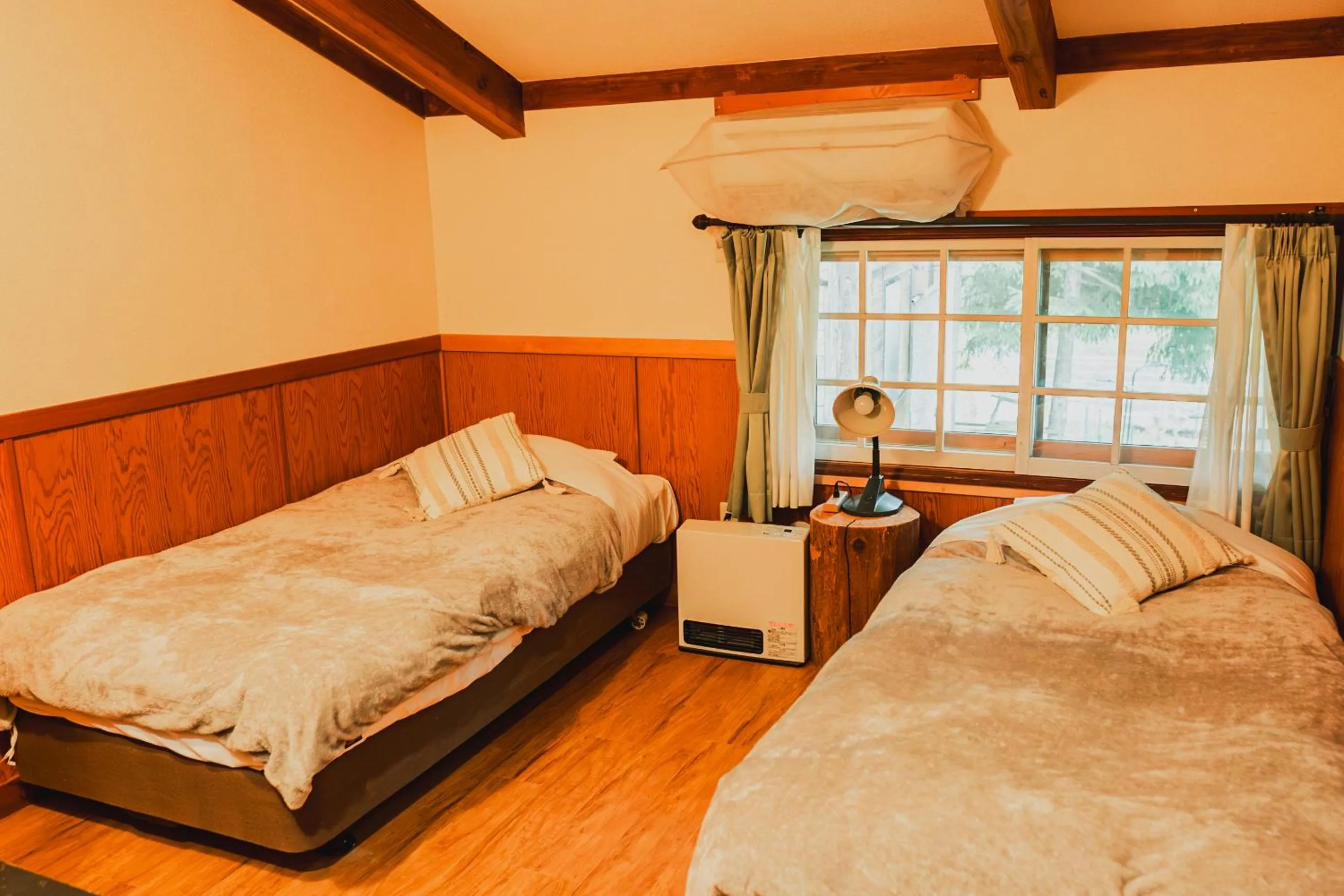 Photo of the whole room, Bed in Hakuba Pension & Log Hotel Meteor