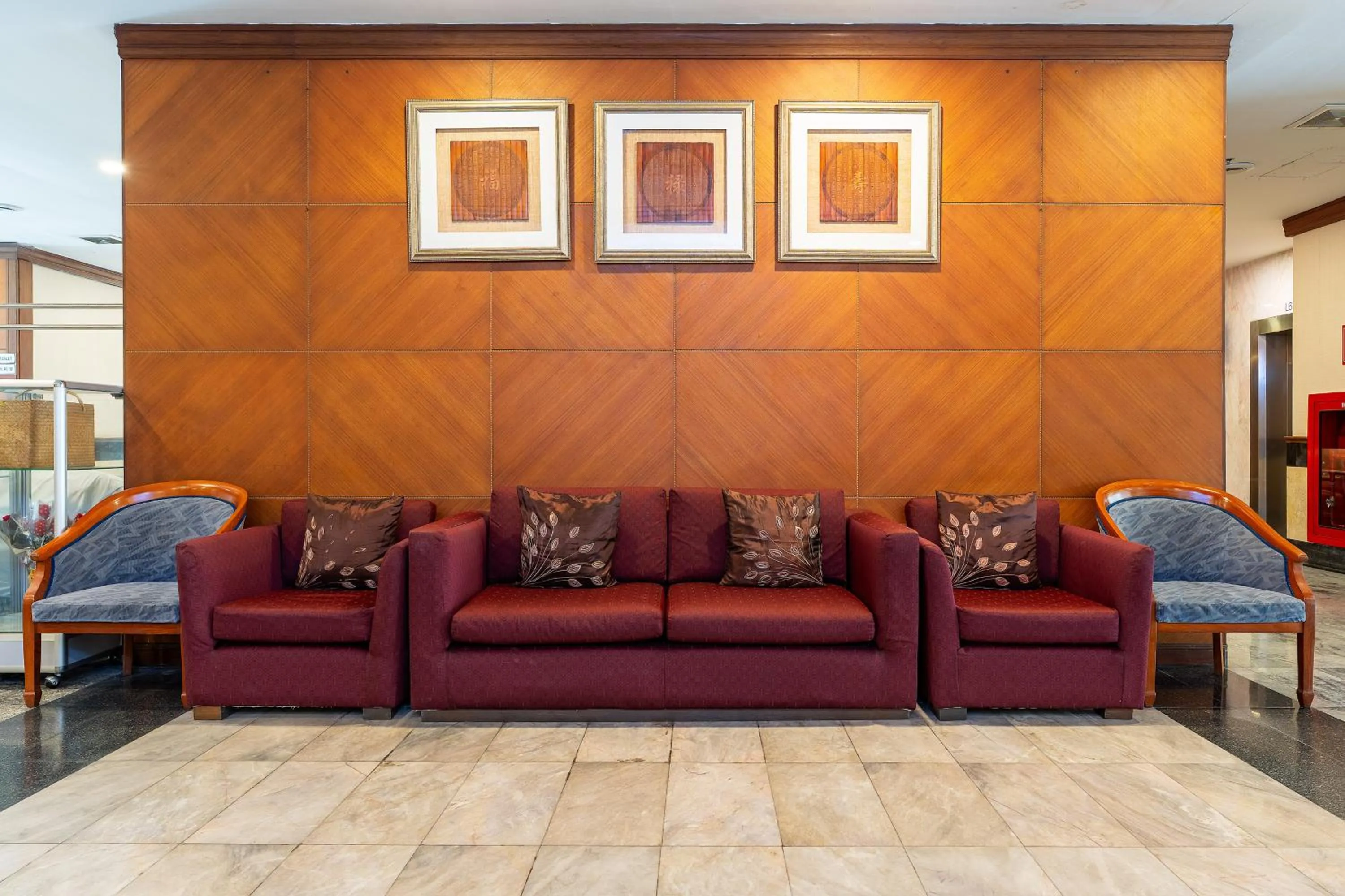 Lobby or reception in Summit Pavilion Hotel