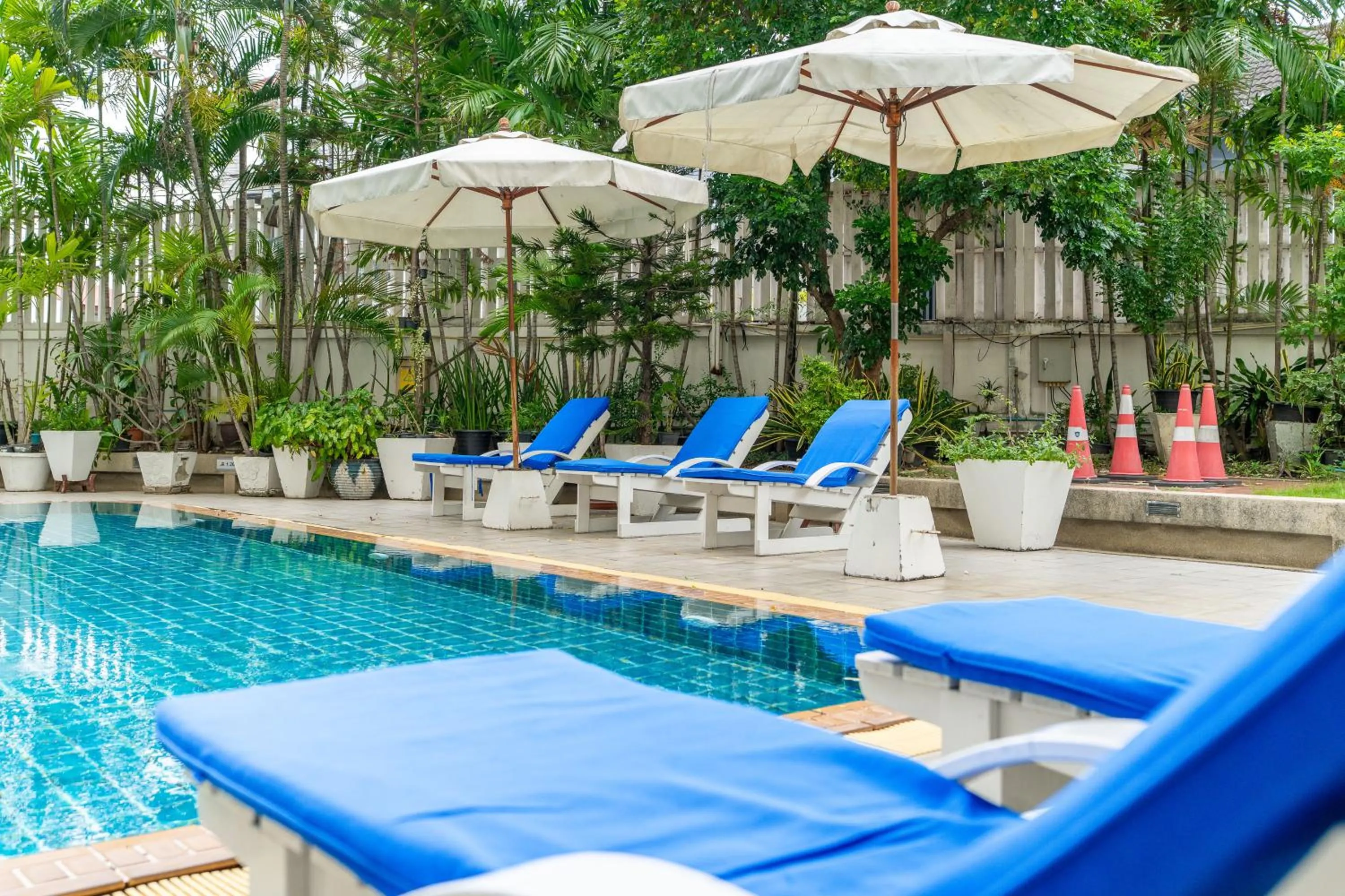 Swimming pool in Summit Pavilion Hotel