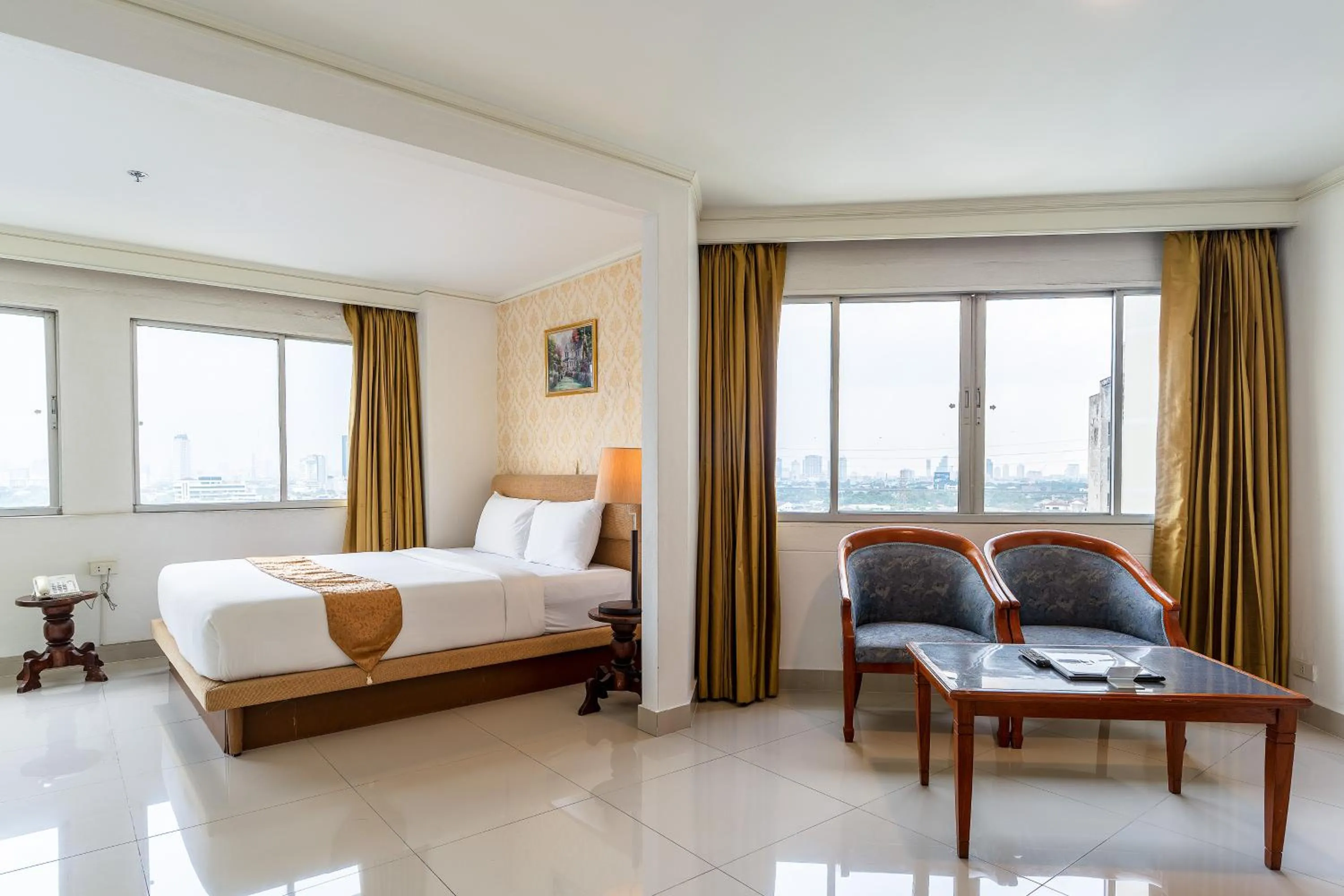 Bed in Summit Pavilion Hotel