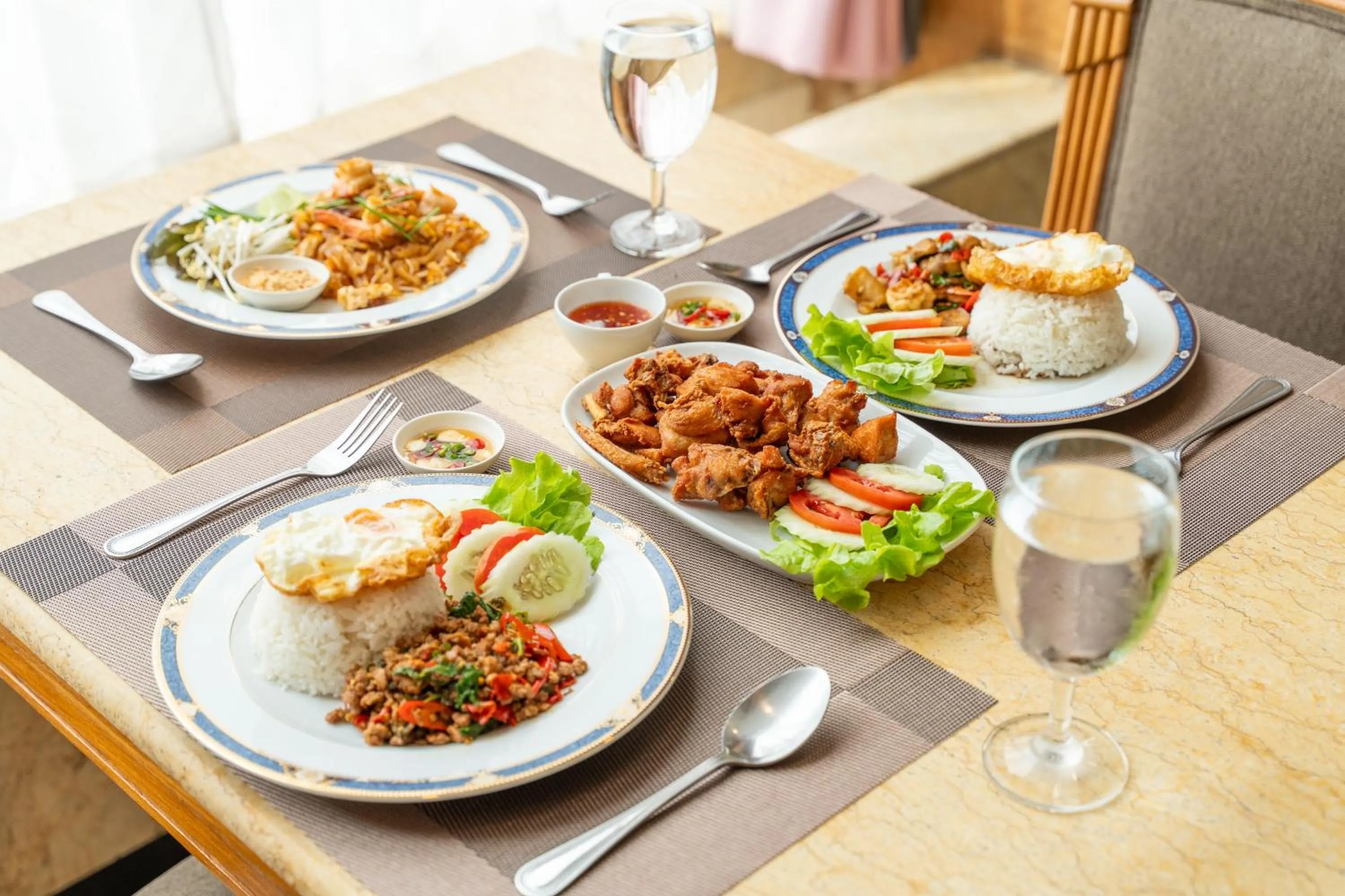 Food and drinks in Summit Pavilion Hotel