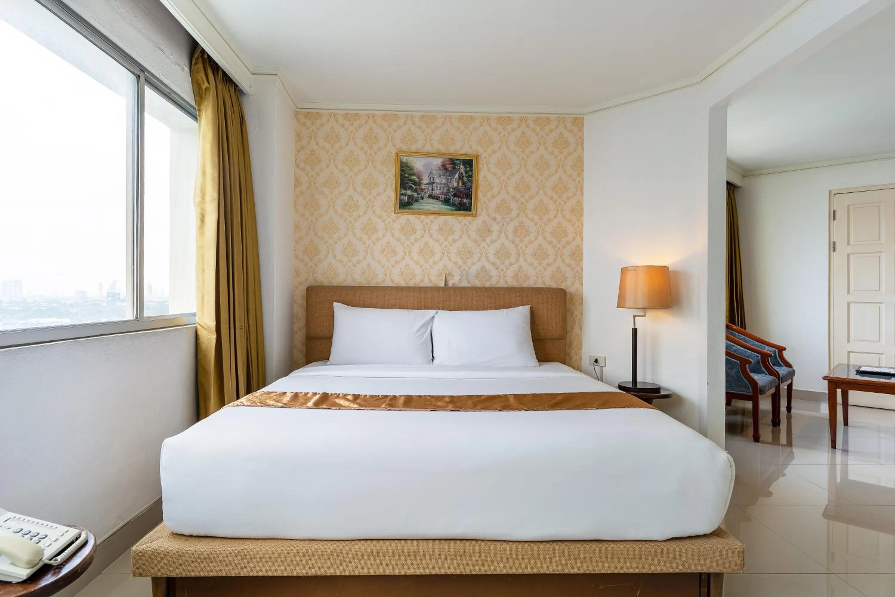 Bed in Summit Pavilion Hotel