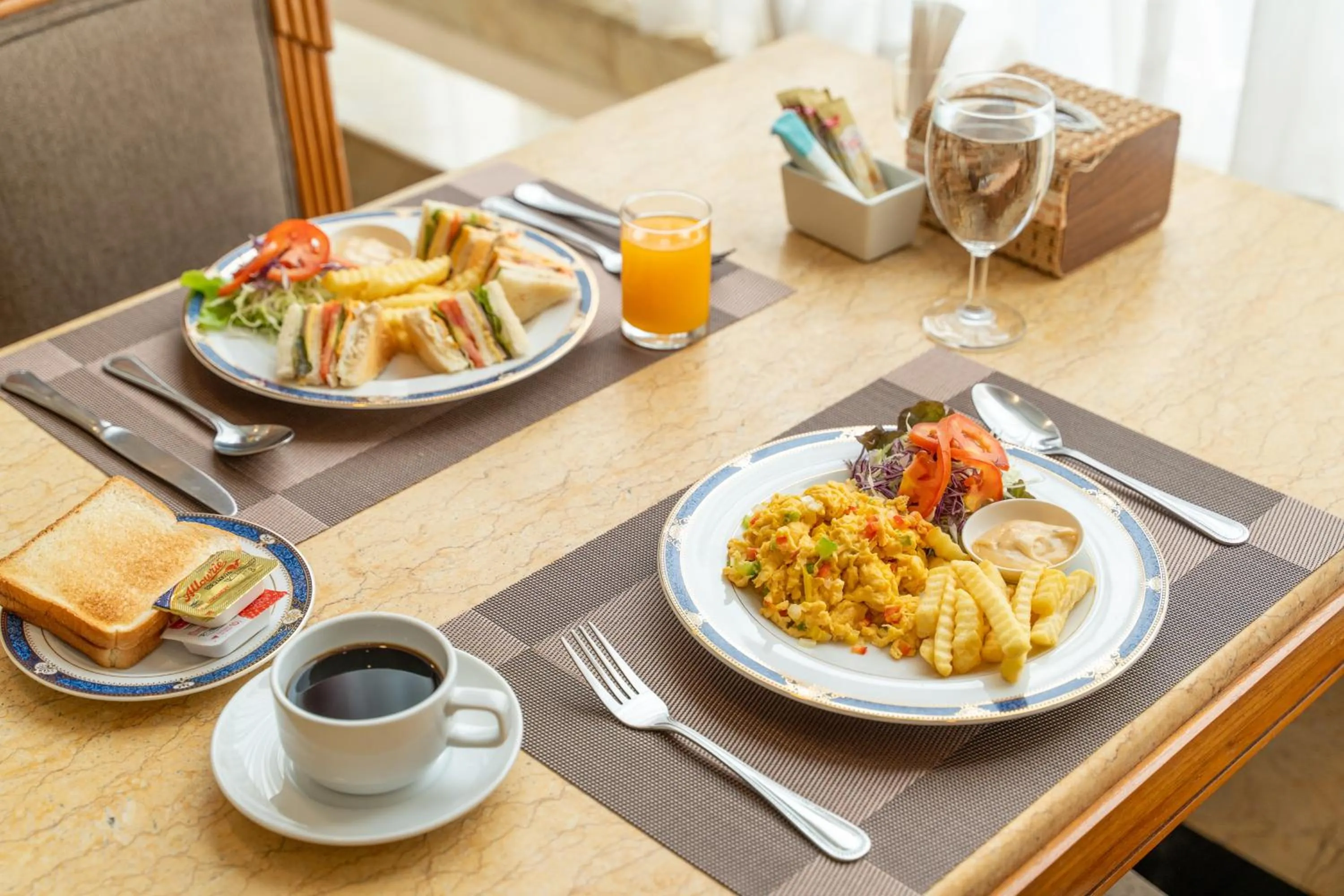 Food and drinks in Summit Pavilion Hotel