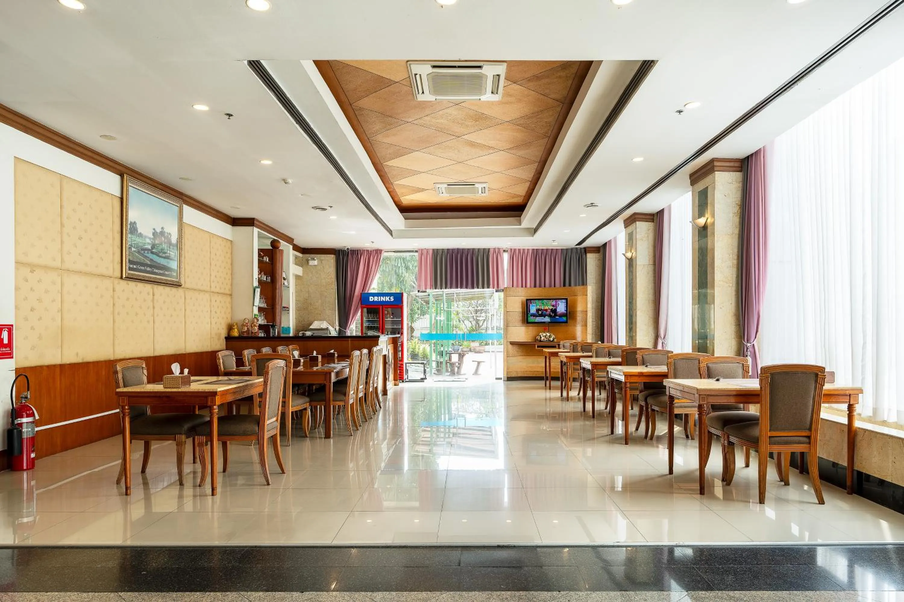 Restaurant/places to eat in Summit Pavilion Hotel