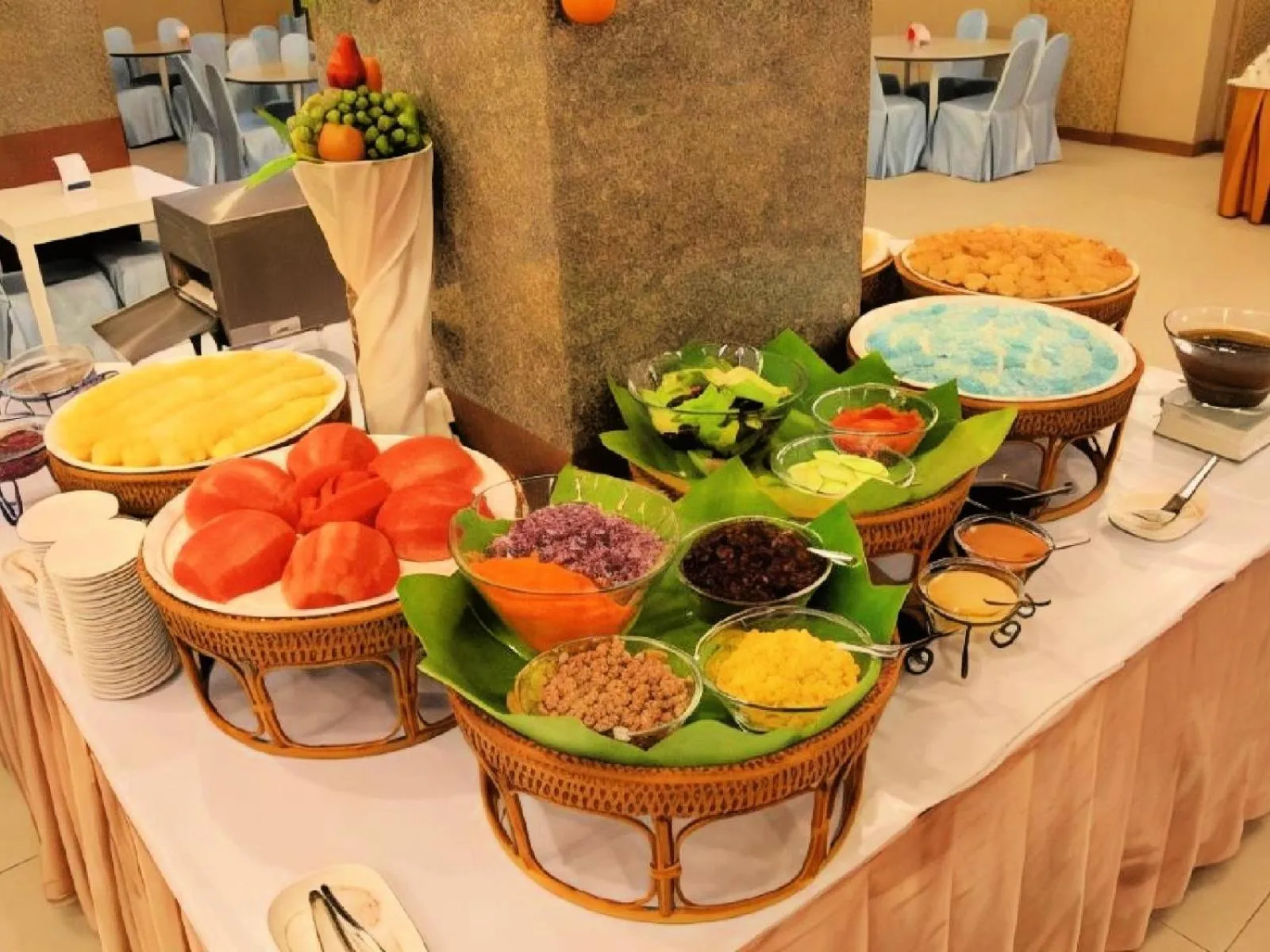 Restaurant/places to eat in Summit Pavilion Hotel